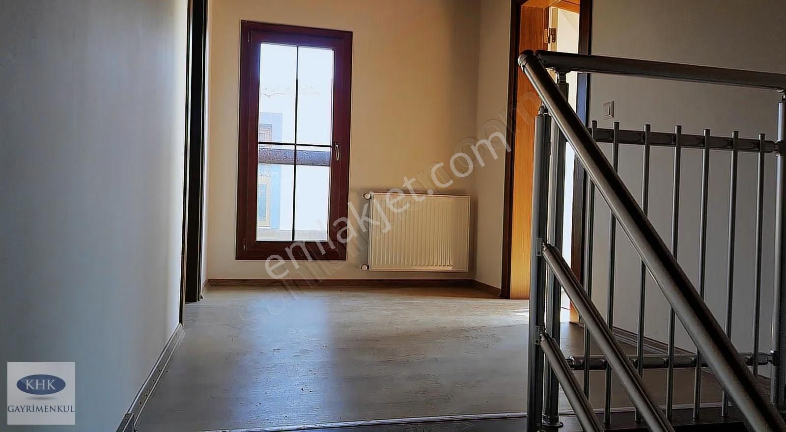 Menderes Merkezde Satılık 4+1 Site İçi Satılık Tripleks Villa - Görsel 3