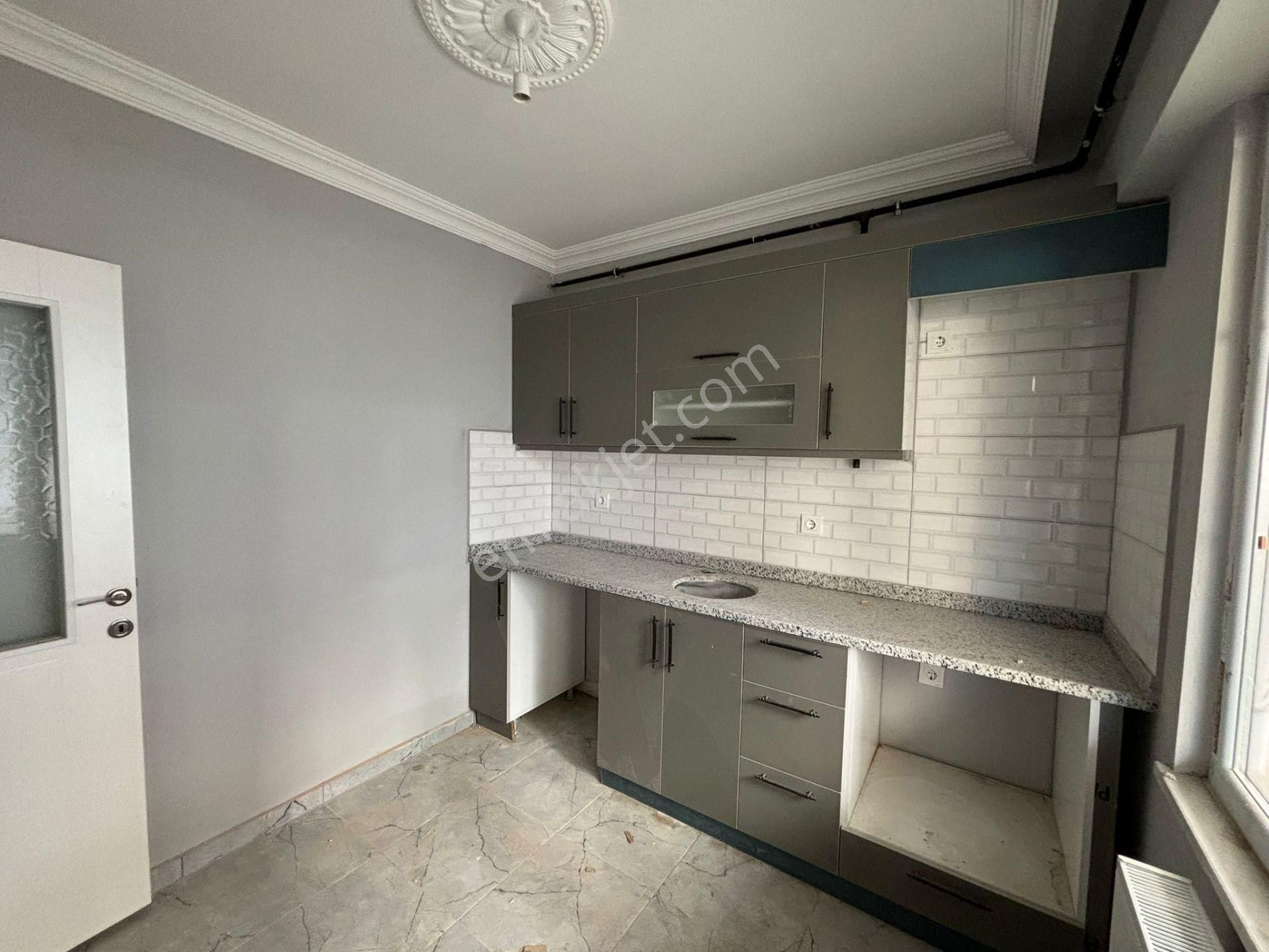 **eryıldız Gayrimenkul'den**gültepe Mah.iskanlı 2+1 Y.giriş Ön Cephe - Görsel 14