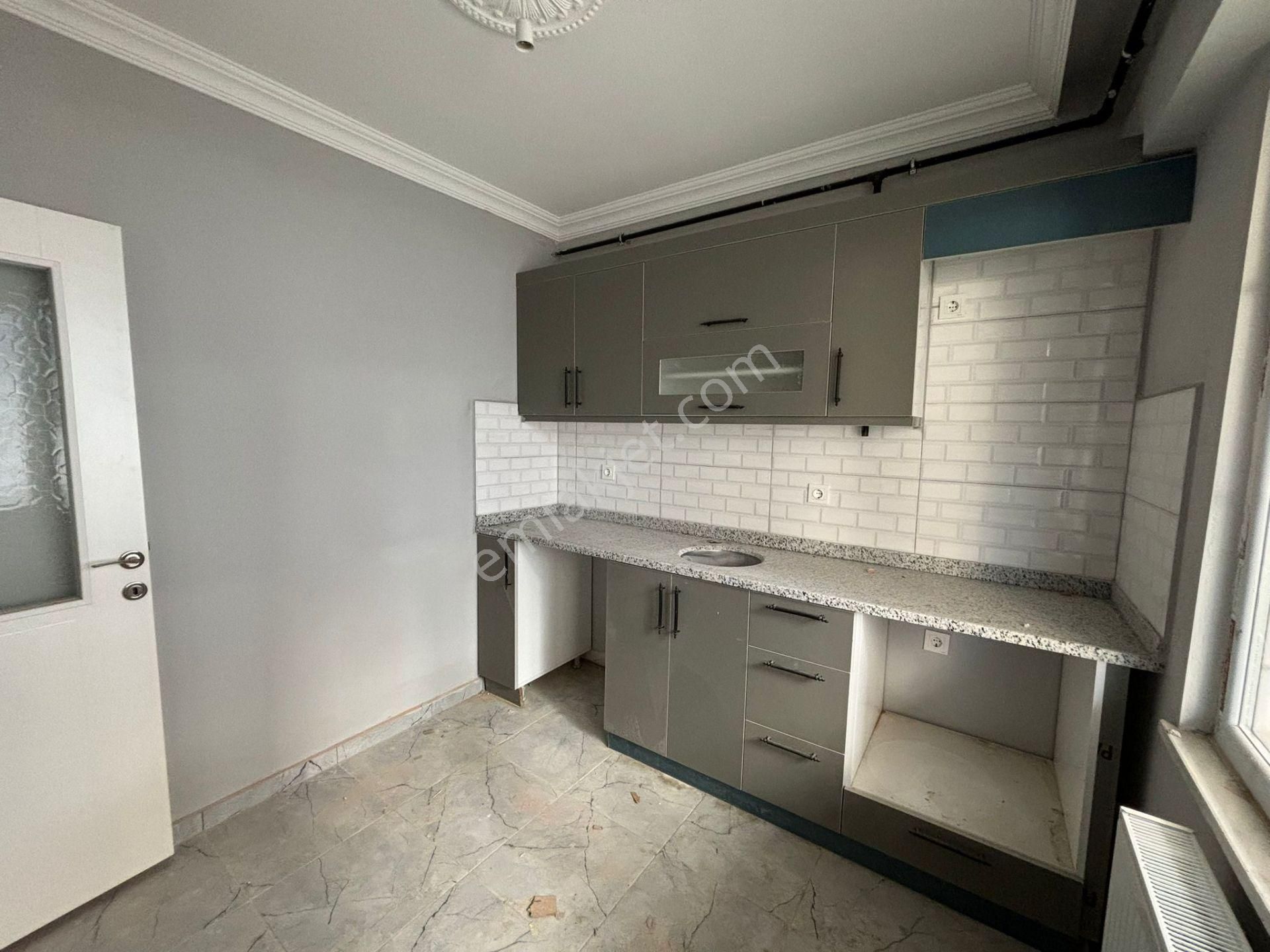 **eryıldız Gayrimenkul'den**gültepe Mah.iskanlı 2+1 Y.giriş Ön Cephe - Görsel 13