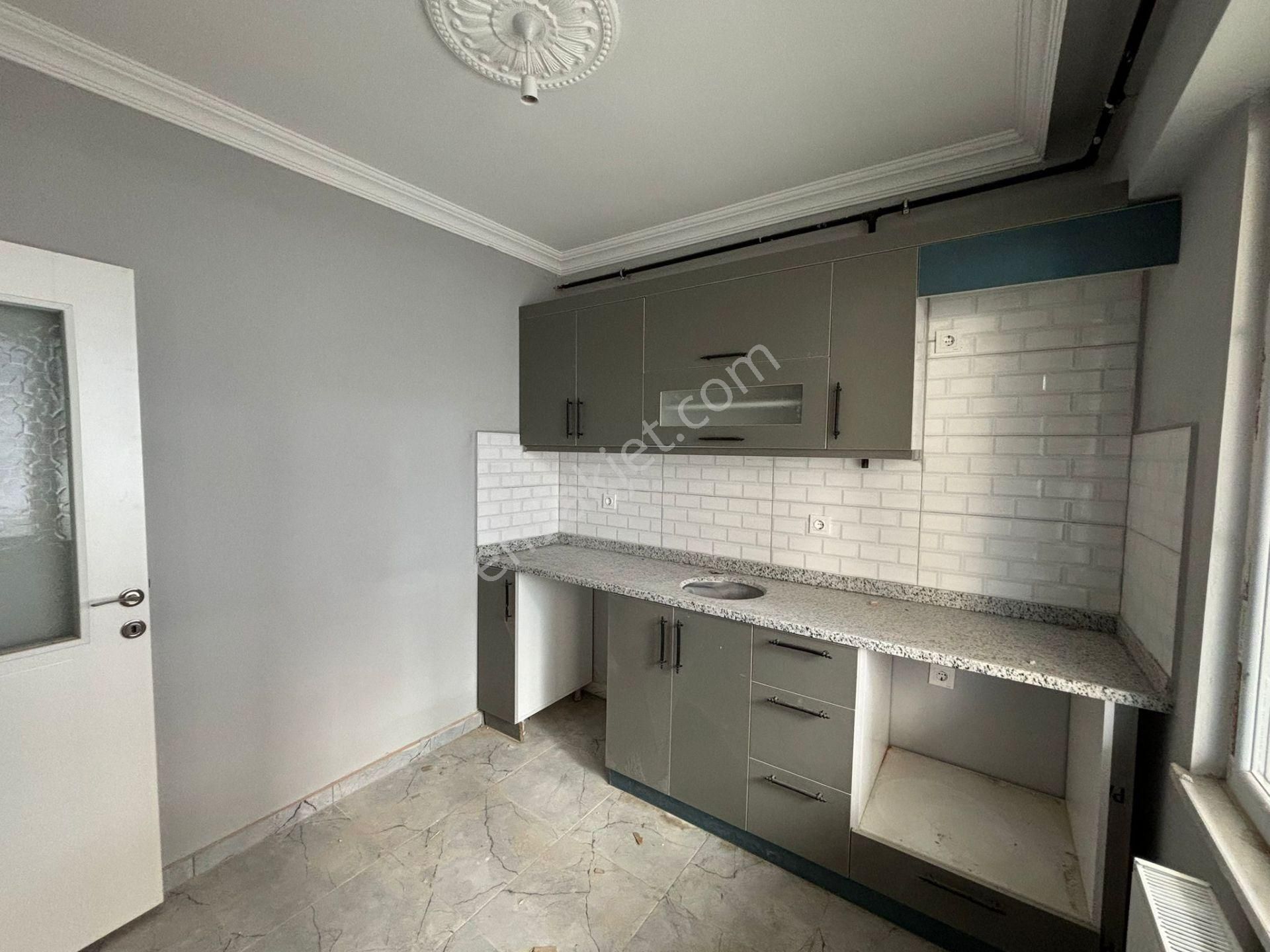 **eryıldız Gayrimenkul'den**gültepe Mah.iskanlı 2+1 Y.giriş Ön Cephe - Görsel 12