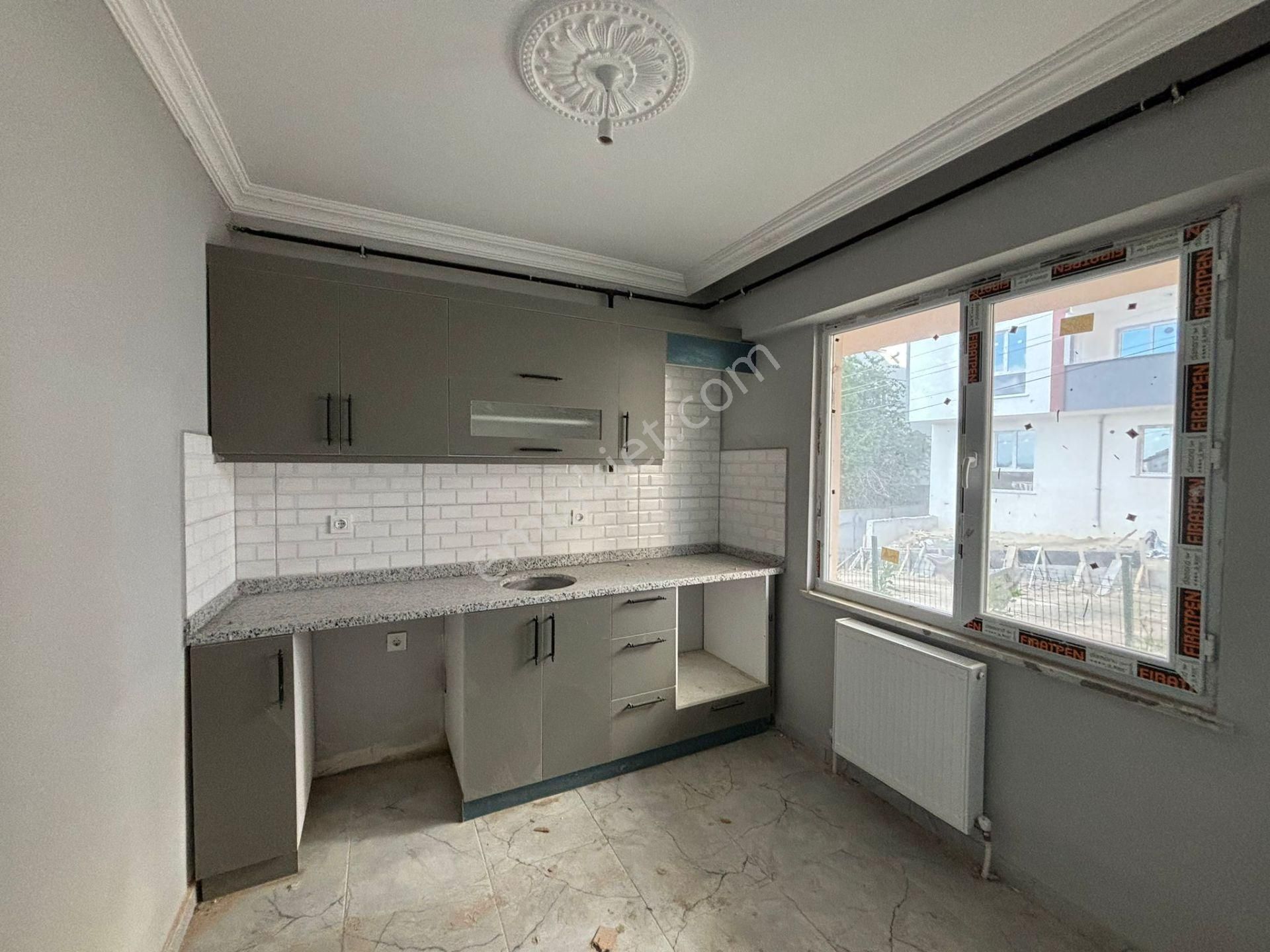 **eryıldız Gayrimenkul'den**gültepe Mah.iskanlı 2+1 Y.giriş Ön Cephe - Görsel 9