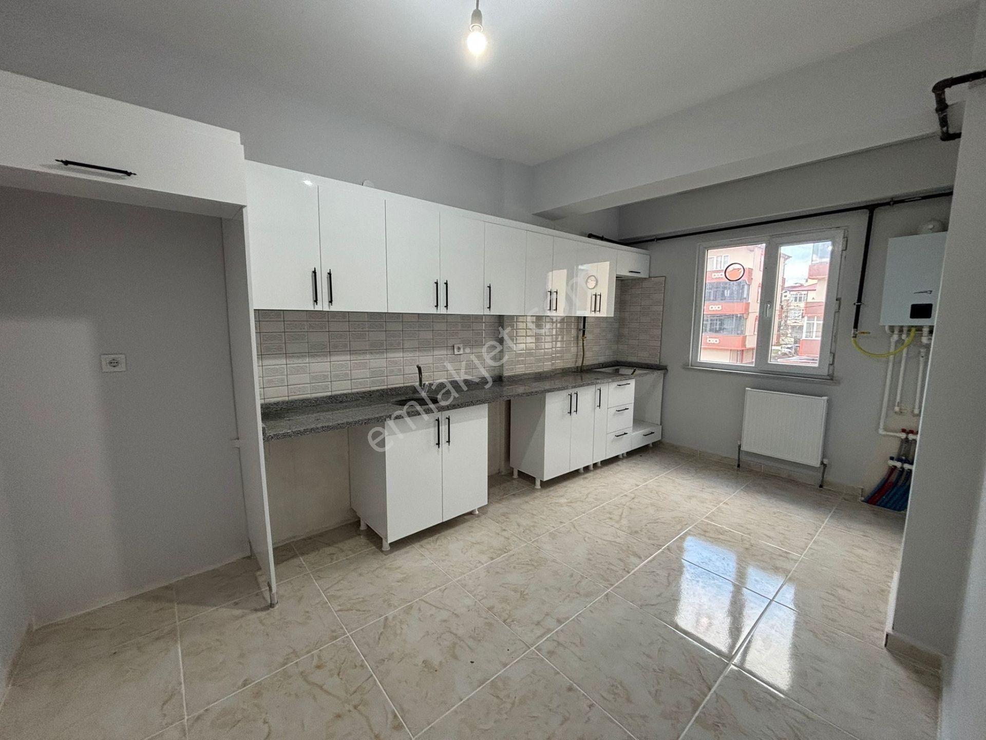 **eryıldız Gayrimenkul'den**namık Kemal Mah.iskanlı Kiralık Lüks 2+1 Daire - Görsel 3