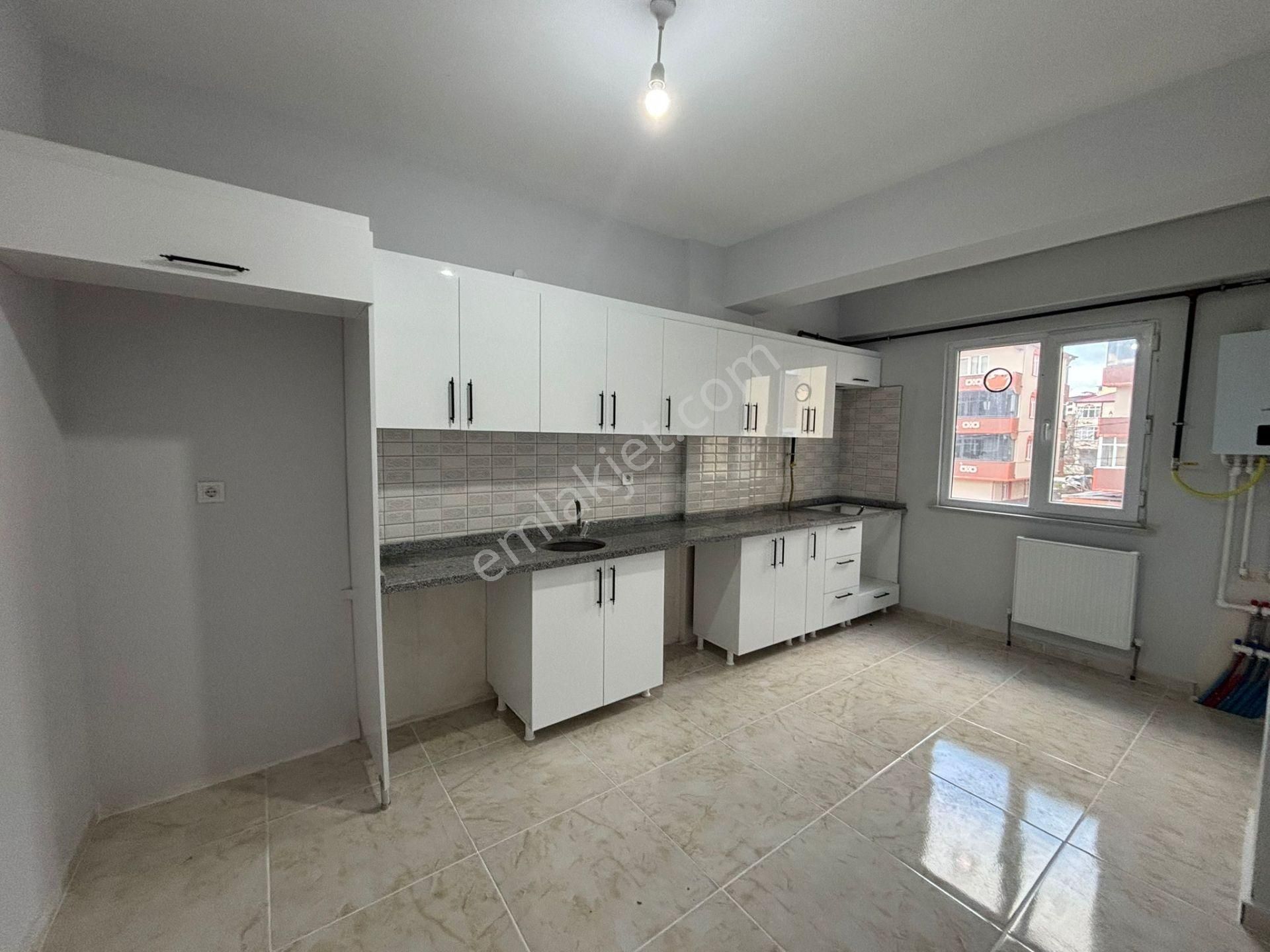 **eryıldız Gayrimenkul'den**namık Kemal Mah.iskanlı Kiralık Lüks 2+1 Daire - Görsel 2