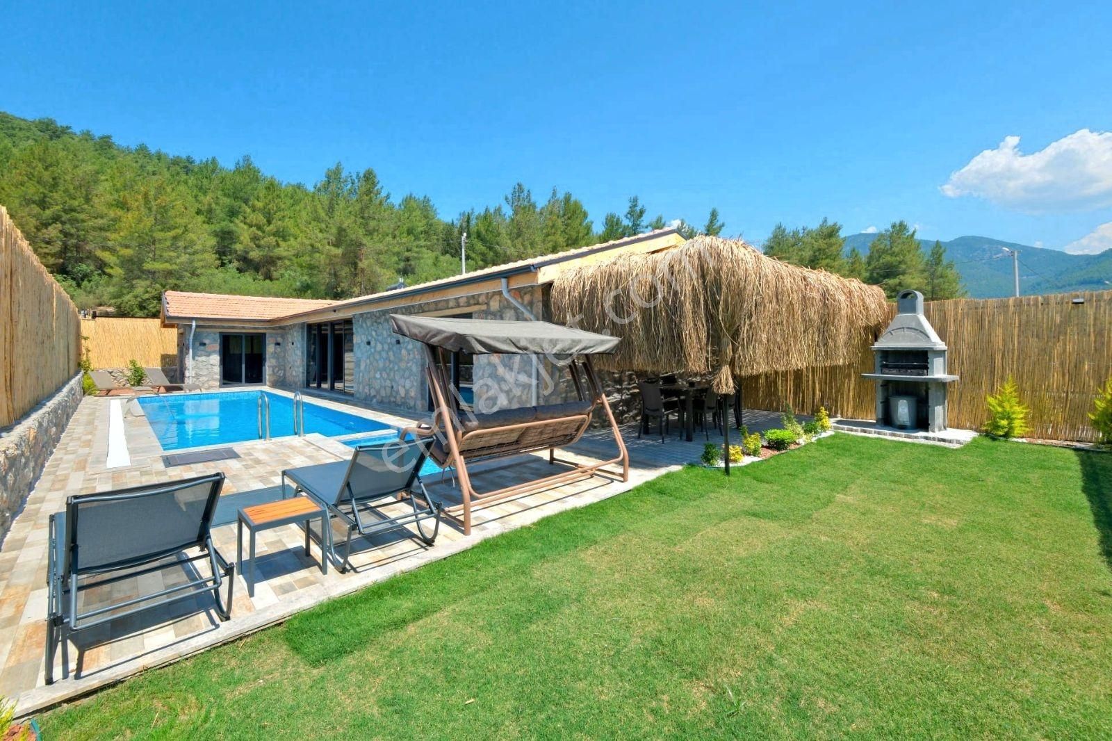 Fethiye Üzümlü Mahallesinde 2+1 125m2 Havuzlu Bahçeli Villa - Görsel 13