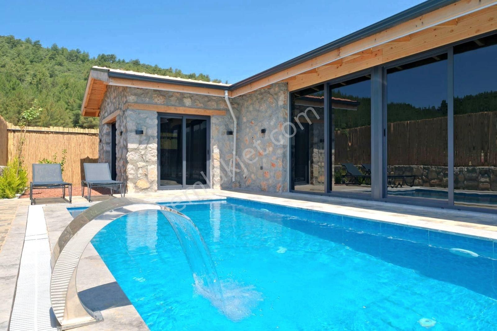 Fethiye Üzümlü Mahallesinde 2+1 125m2 Havuzlu Bahçeli Villa - Görsel 20