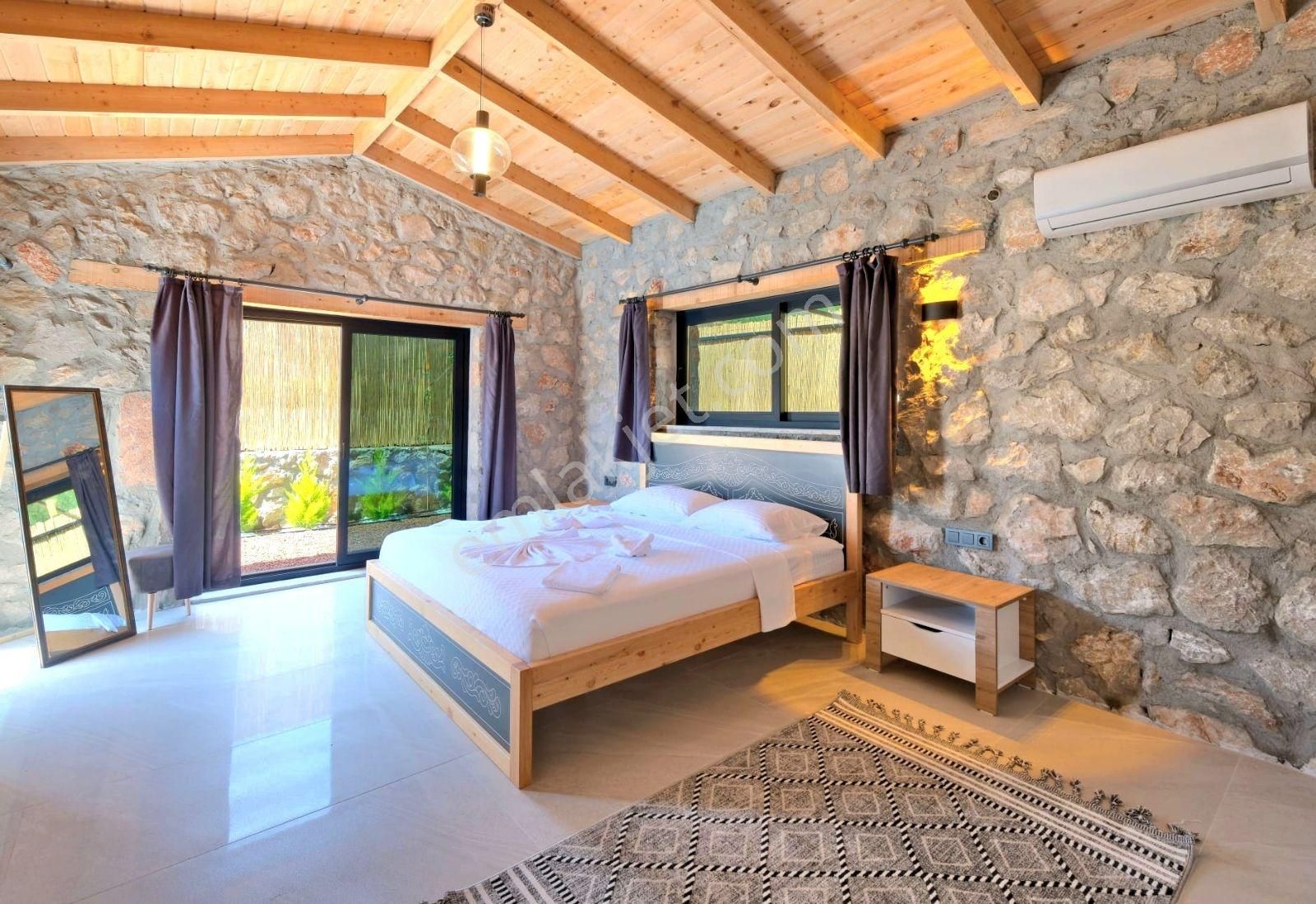 Fethiye Üzümlü Mahallesinde 2+1 125m2 Havuzlu Bahçeli Villa - Görsel 23