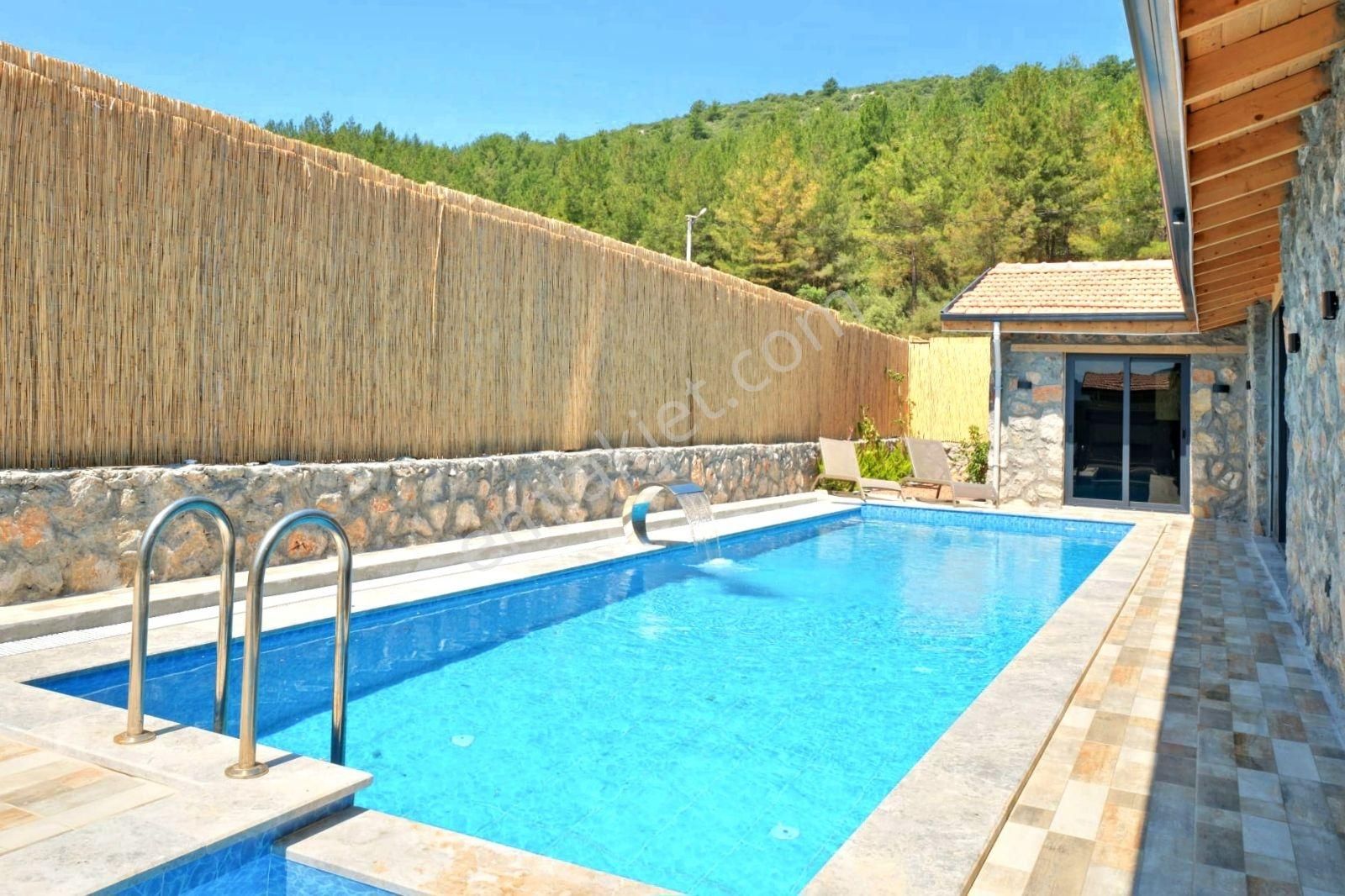 Fethiye Üzümlü Mahallesinde 2+1 125m2 Havuzlu Bahçeli Villa - Görsel 22