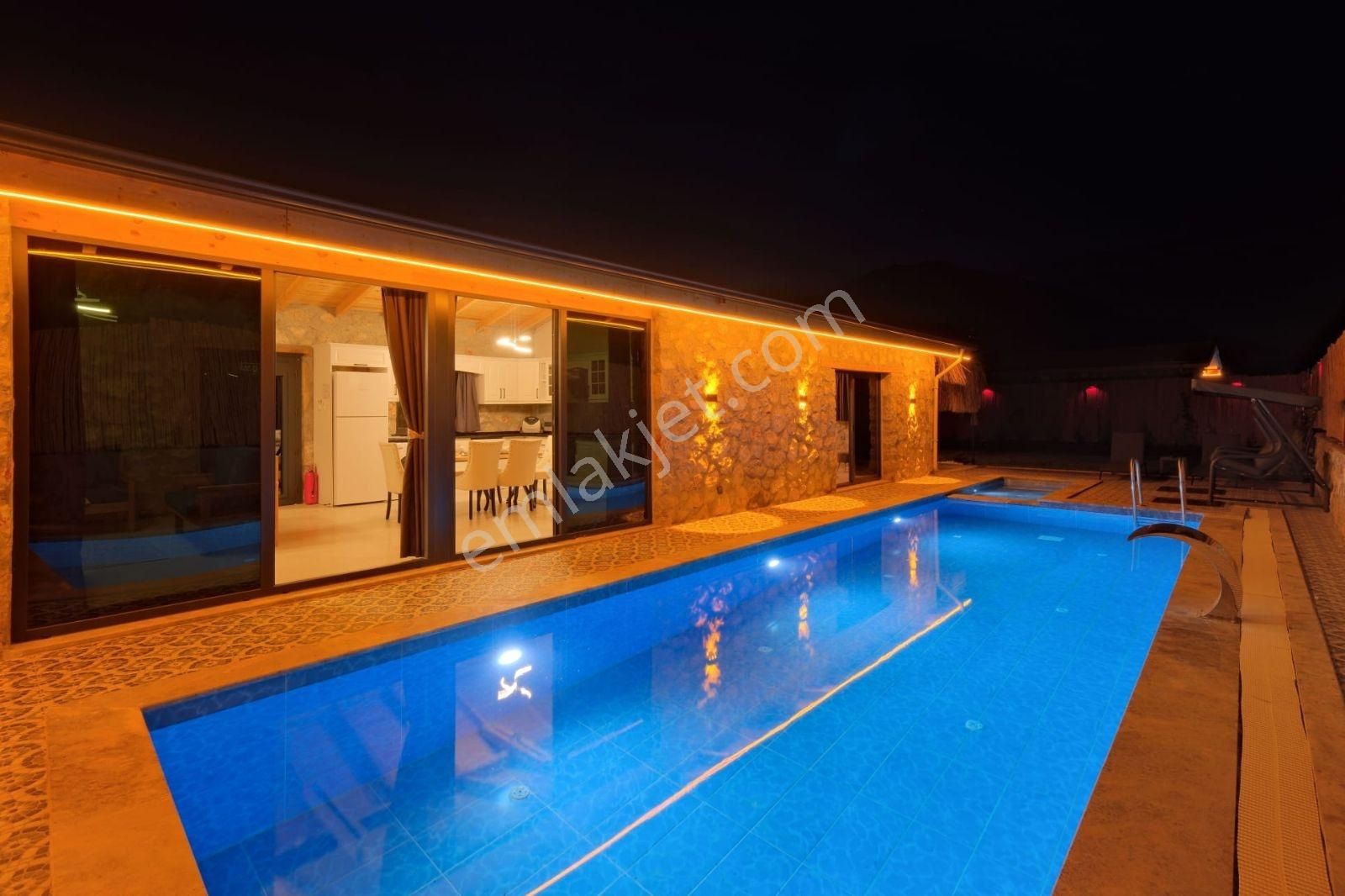 Fethiye Üzümlü Mahallesinde 2+1 125m2 Havuzlu Bahçeli Villa - Görsel 32