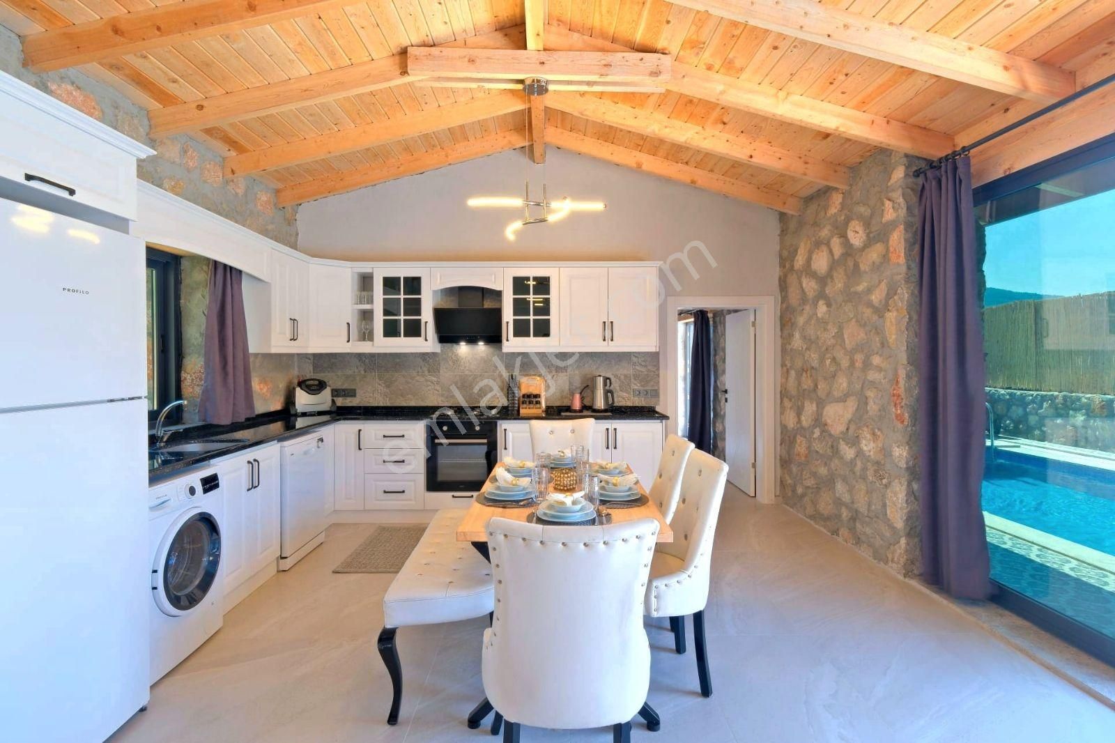 Fethiye Üzümlü Mahallesinde 2+1 125m2 Havuzlu Bahçeli Villa - Görsel 24