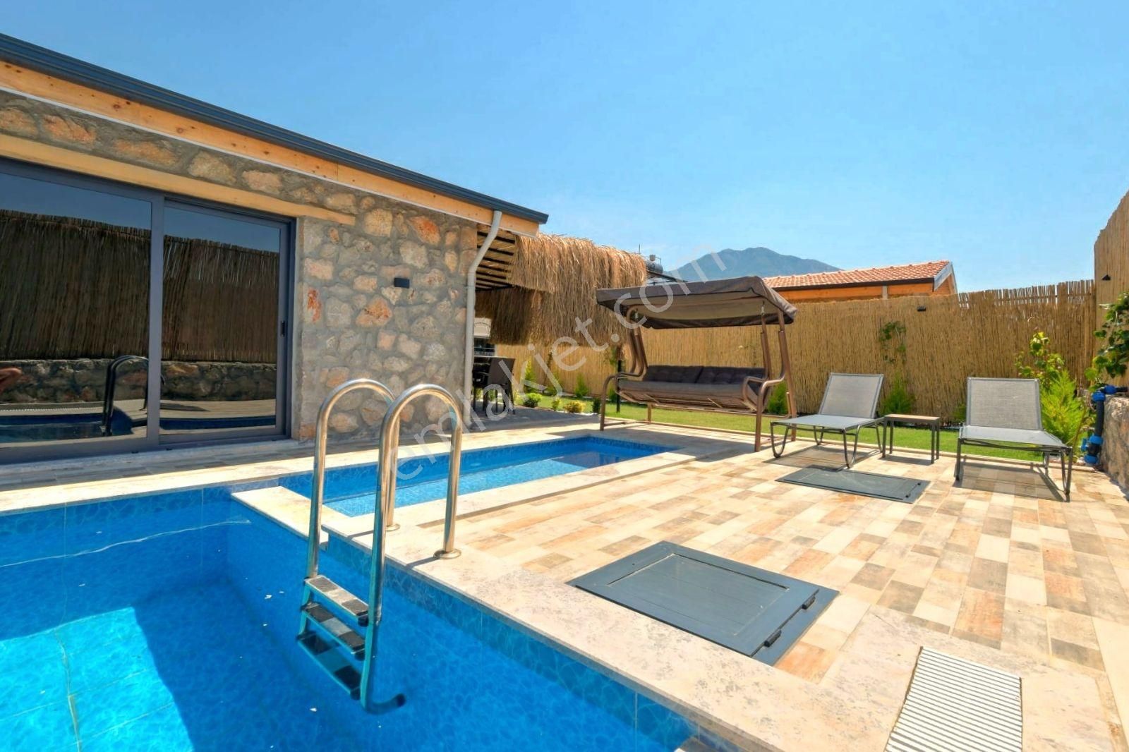 Fethiye Üzümlü Mahallesinde 2+1 125m2 Havuzlu Bahçeli Villa