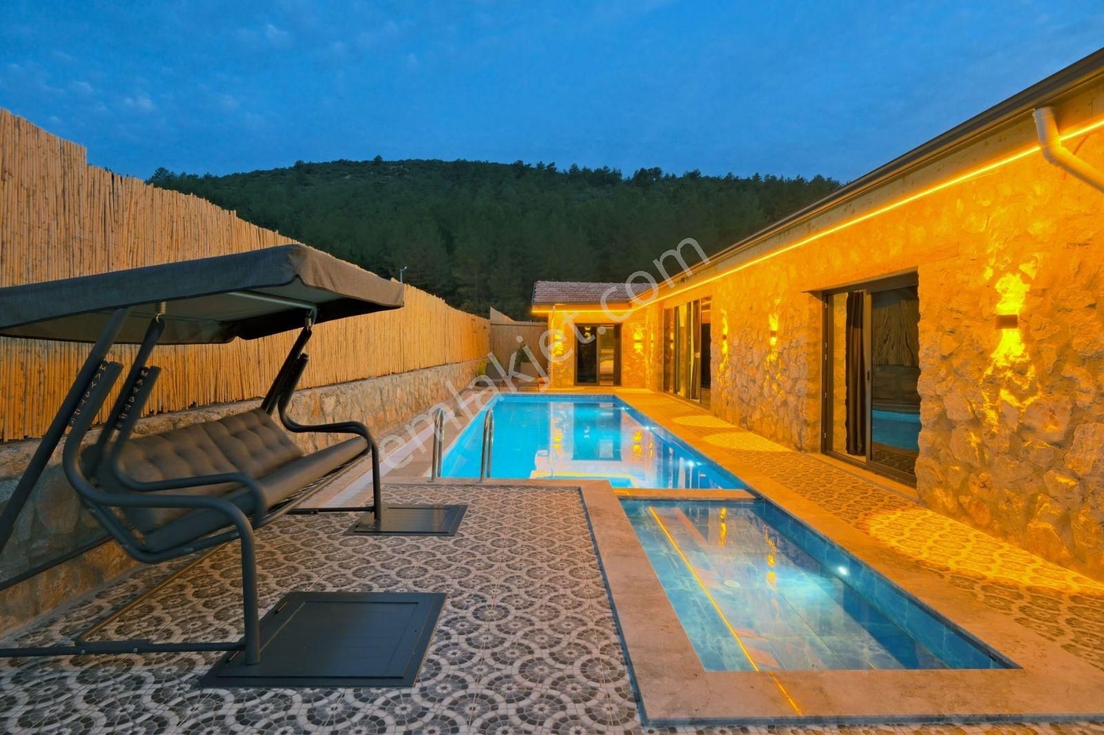 Fethiye Üzümlü Mahallesinde 2+1 125m2 Havuzlu Bahçeli Villa - Görsel 30