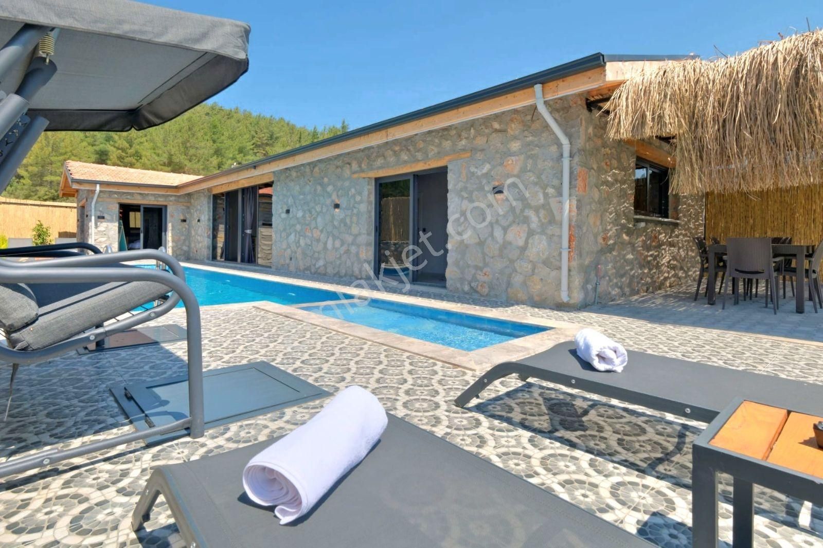 Fethiye Üzümlü Mahallesinde 2+1 125m2 Havuzlu Bahçeli Villa - Görsel 9