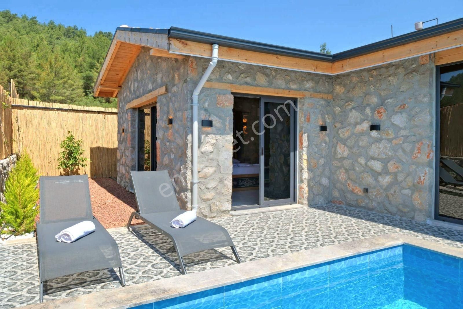 Fethiye Üzümlü Mahallesinde 2+1 125m2 Havuzlu Bahçeli Villa - Görsel 31