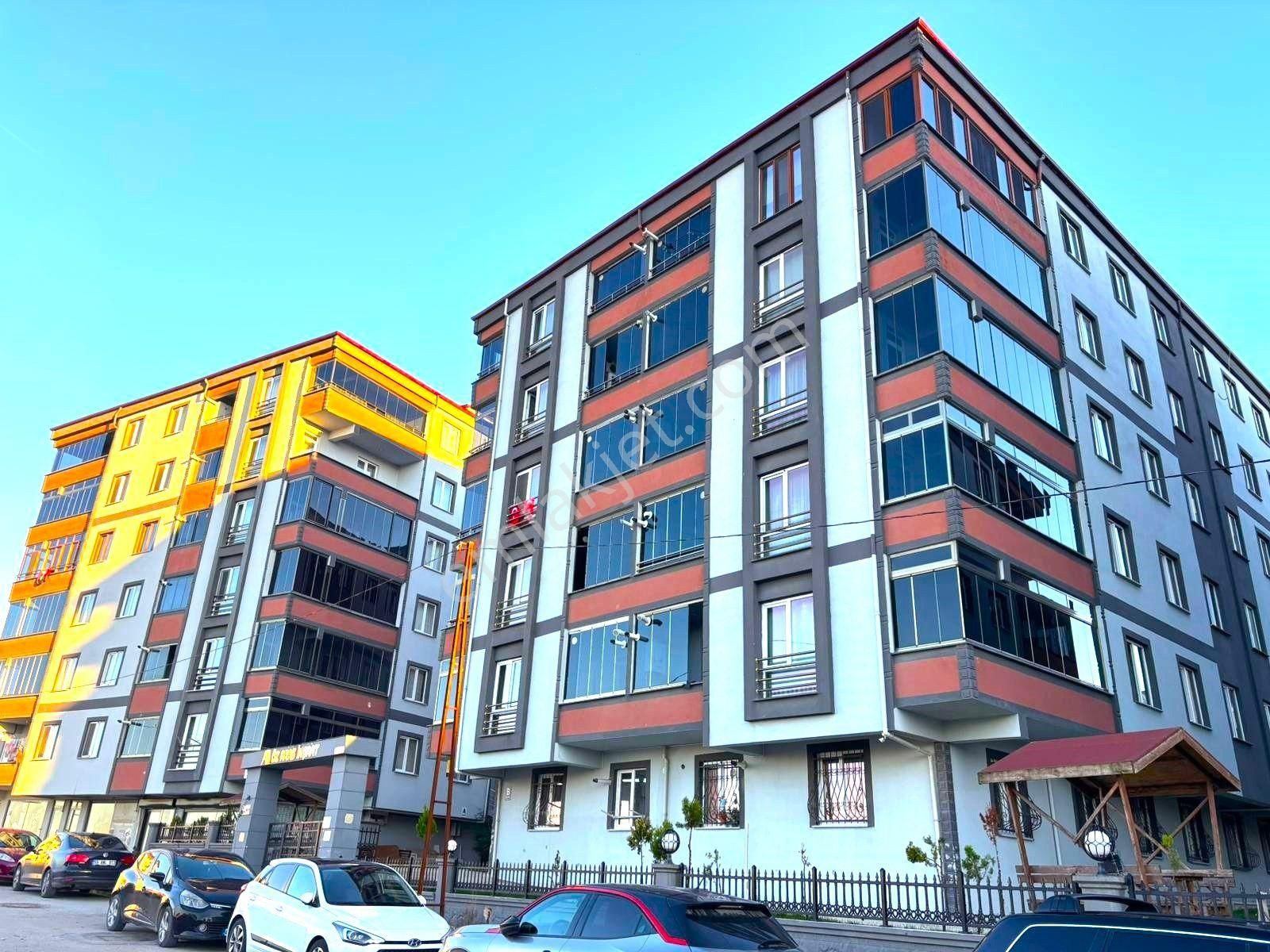 **eryıldız Gayrimenkul'den**istasyon Mah.site İçinde 115m2 Ultra Lüks 2+1