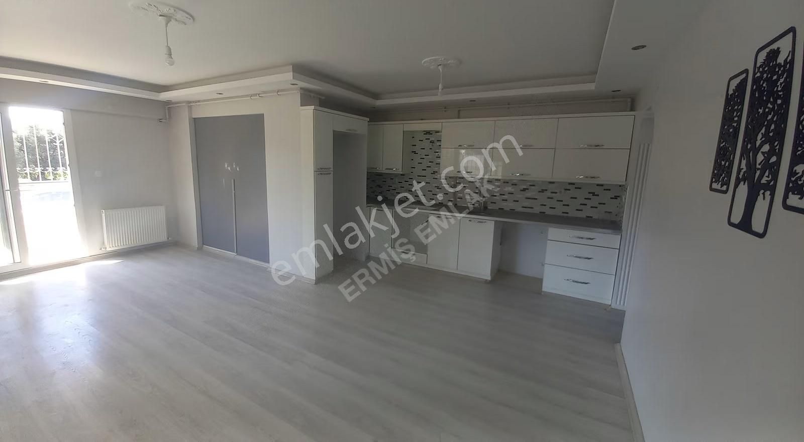 Atatürk Mah. Kaymakamlık Yakını Gölette Satılık 3+1 Daire