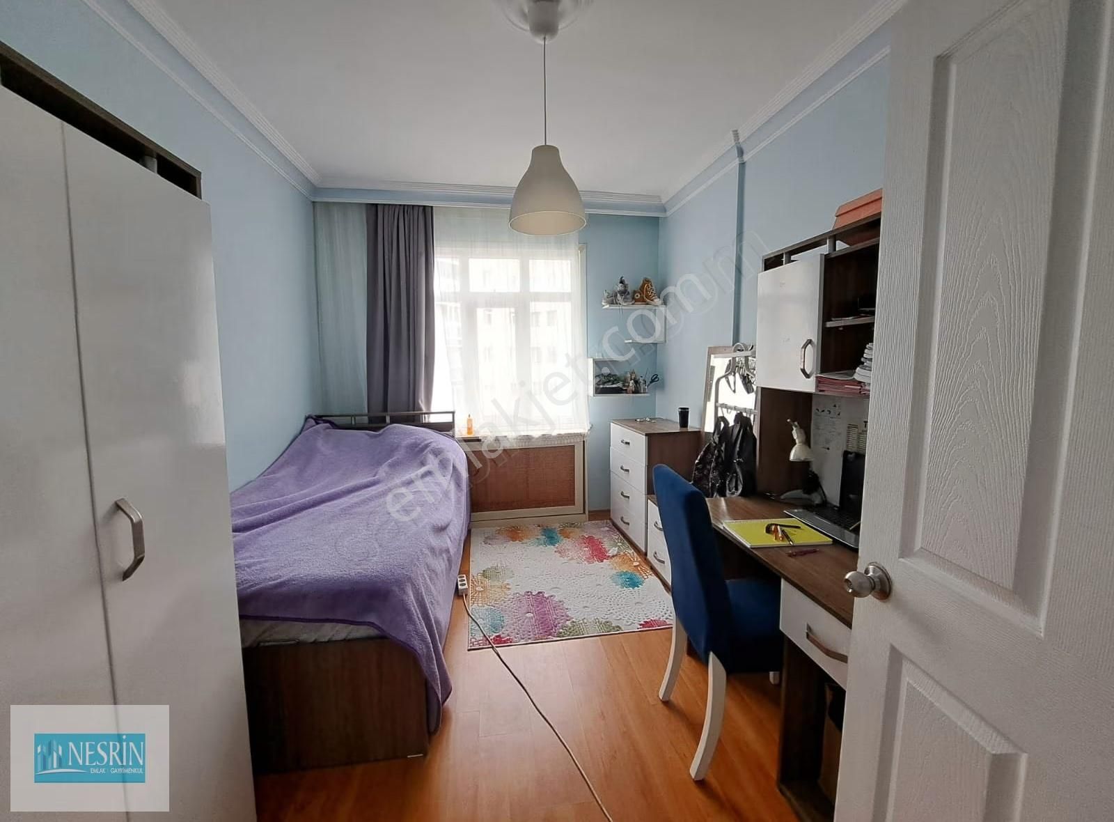 Nesrin Emlak'tan Merkeze Yakın Ara Kat Asansörlü Daire