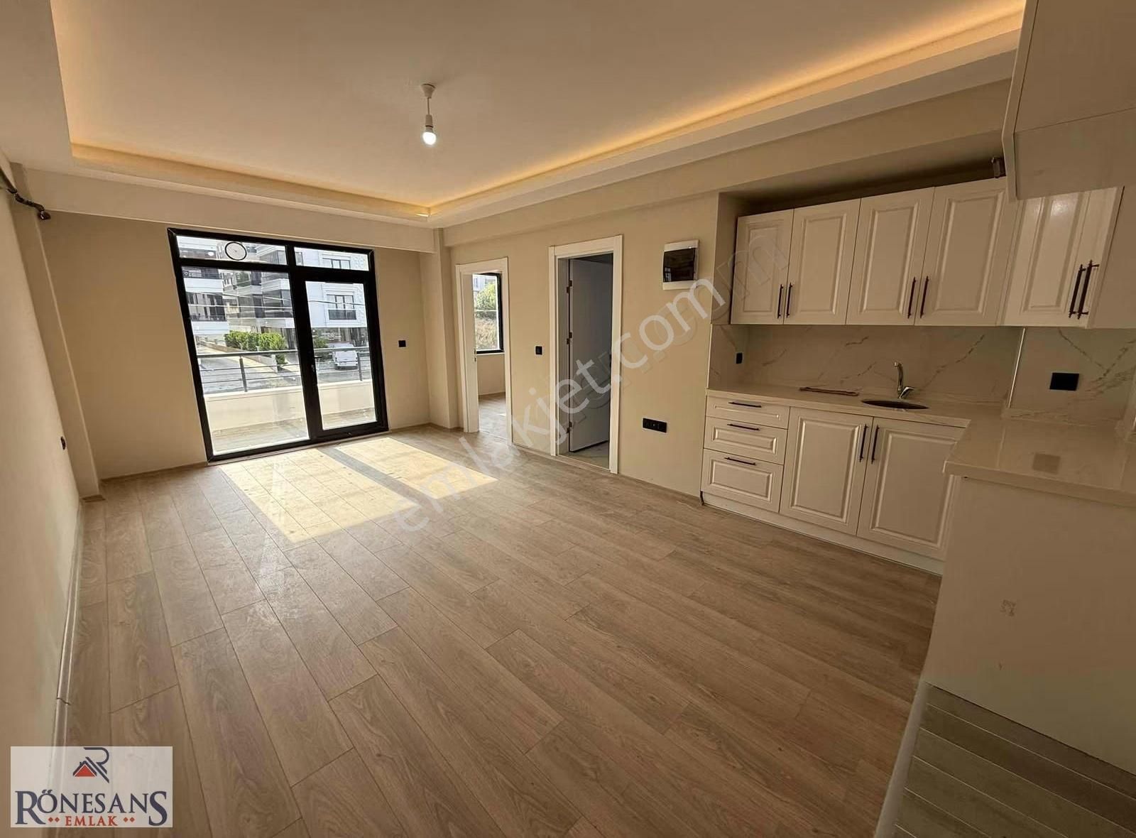 Rönesans Emlak'tan Mevlana Mahallesinde Geniş 1+1