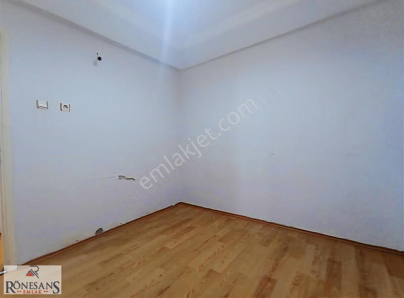 Rönesans Emlak'tan Şehrin Merkezinde Satılık 2+1 - Görsel 12