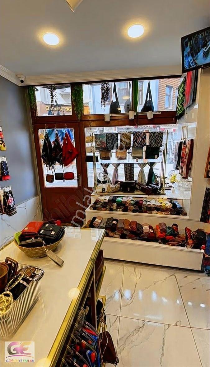 Girişimciden Anıt Meydanında Devren Kiralık Eşarp Mağazası - Görsel 13