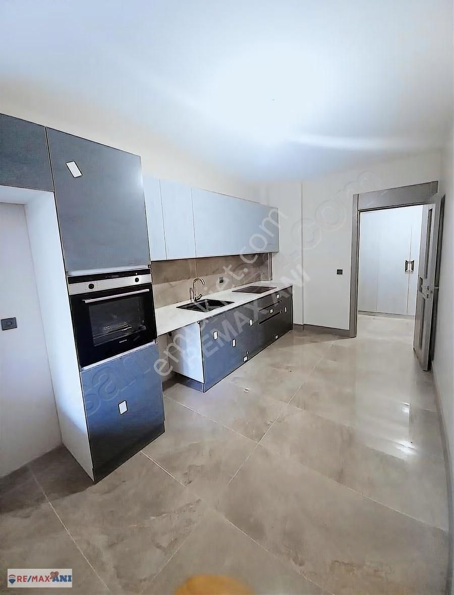 Remax Anı 'dan Çengelköy Hasbahçe Evleri 'nde Kiralık 3+1 Daire - Görsel 9