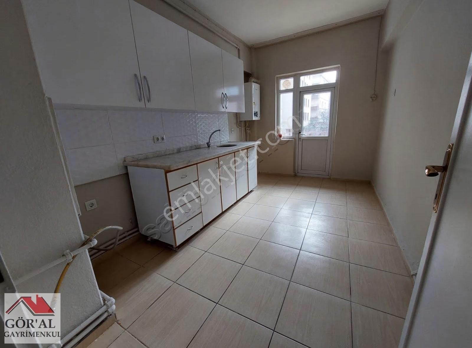 Göraldan 3+1 Arakat Sokullu Caddesi Yanı Çetin Emeç Yakını