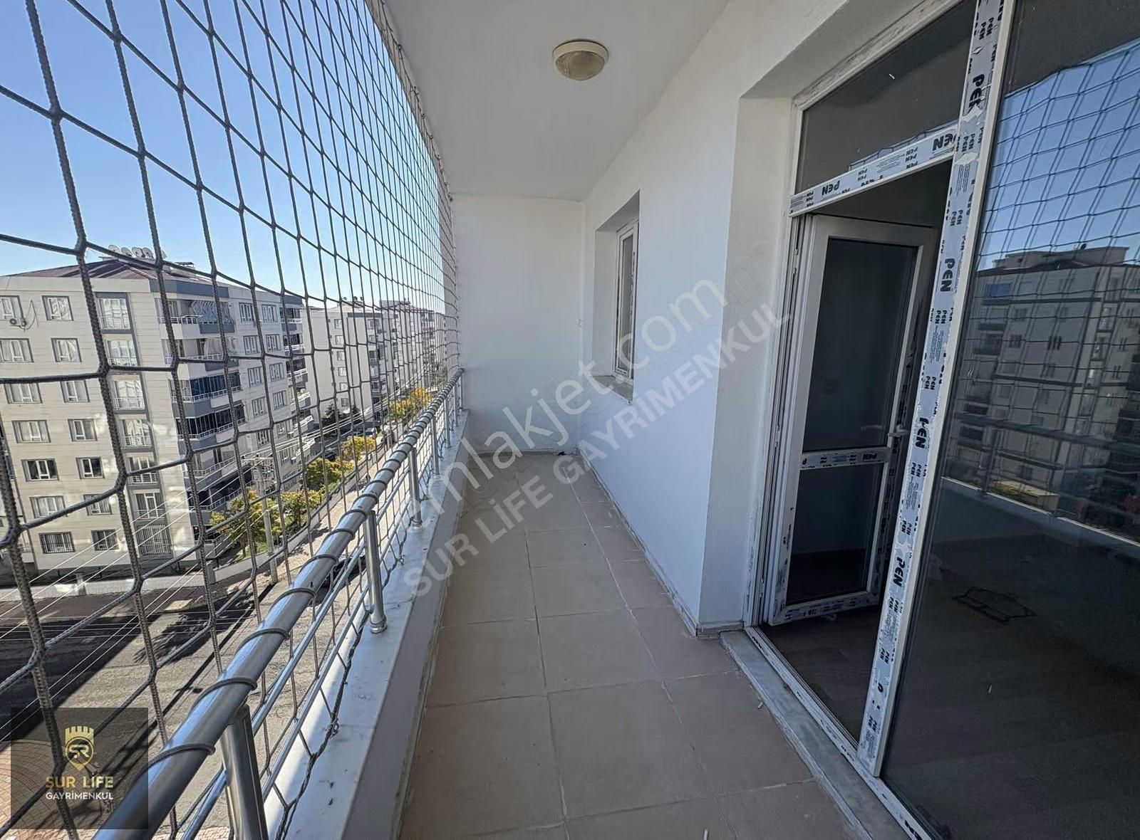 Bağcılar Bölgesi Ahmet Kaya Caddesi Üzerinde 3+1 Kiralık Daire - Görsel 2