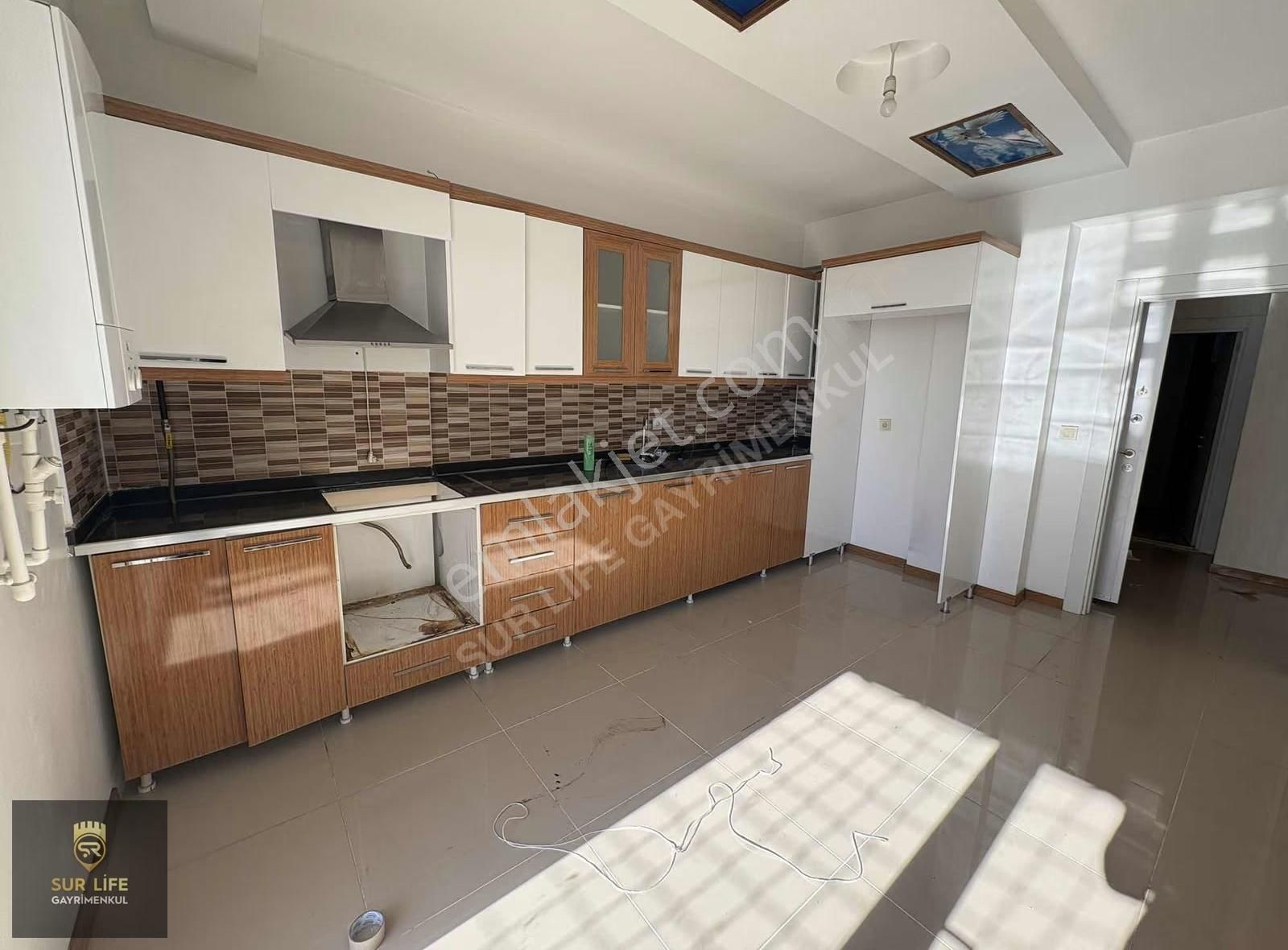 Bağcılar Bölgesi Ahmet Kaya Caddesi Üzerinde 3+1 Kiralık Daire - Görsel 3