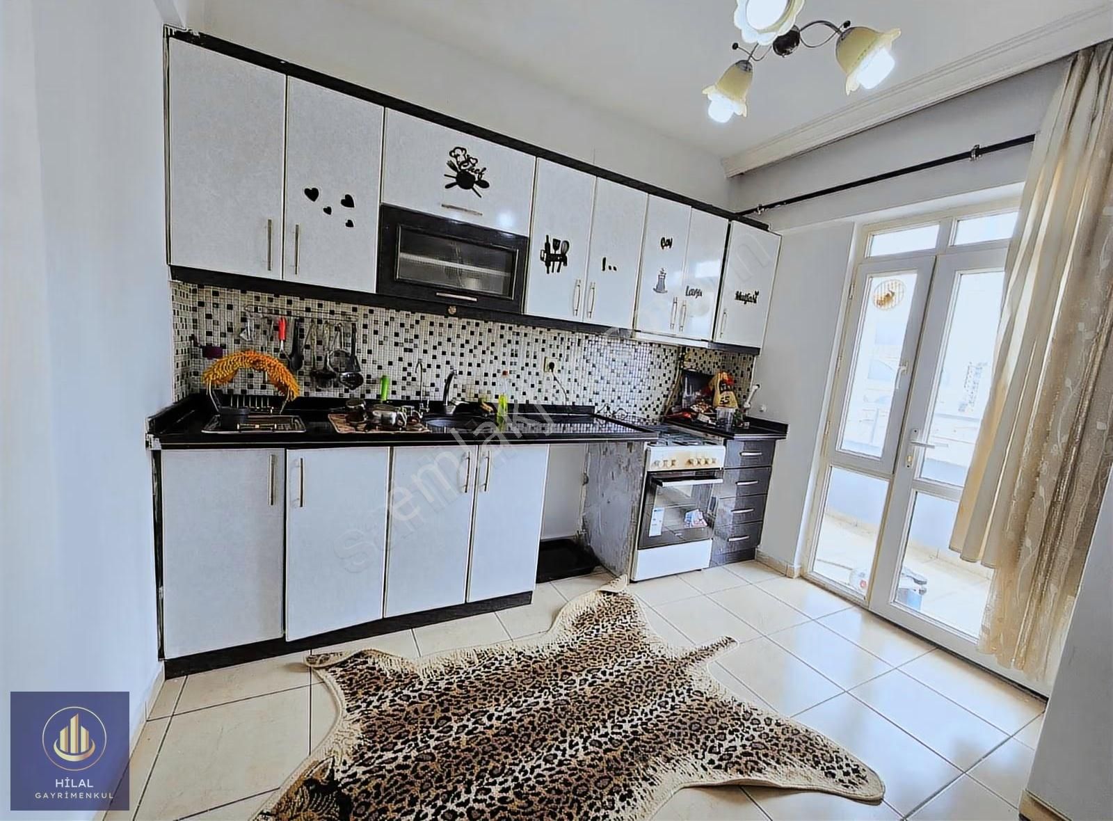 Akkent Merkezde Tramvay Durağı Yanı 2+1 Daire