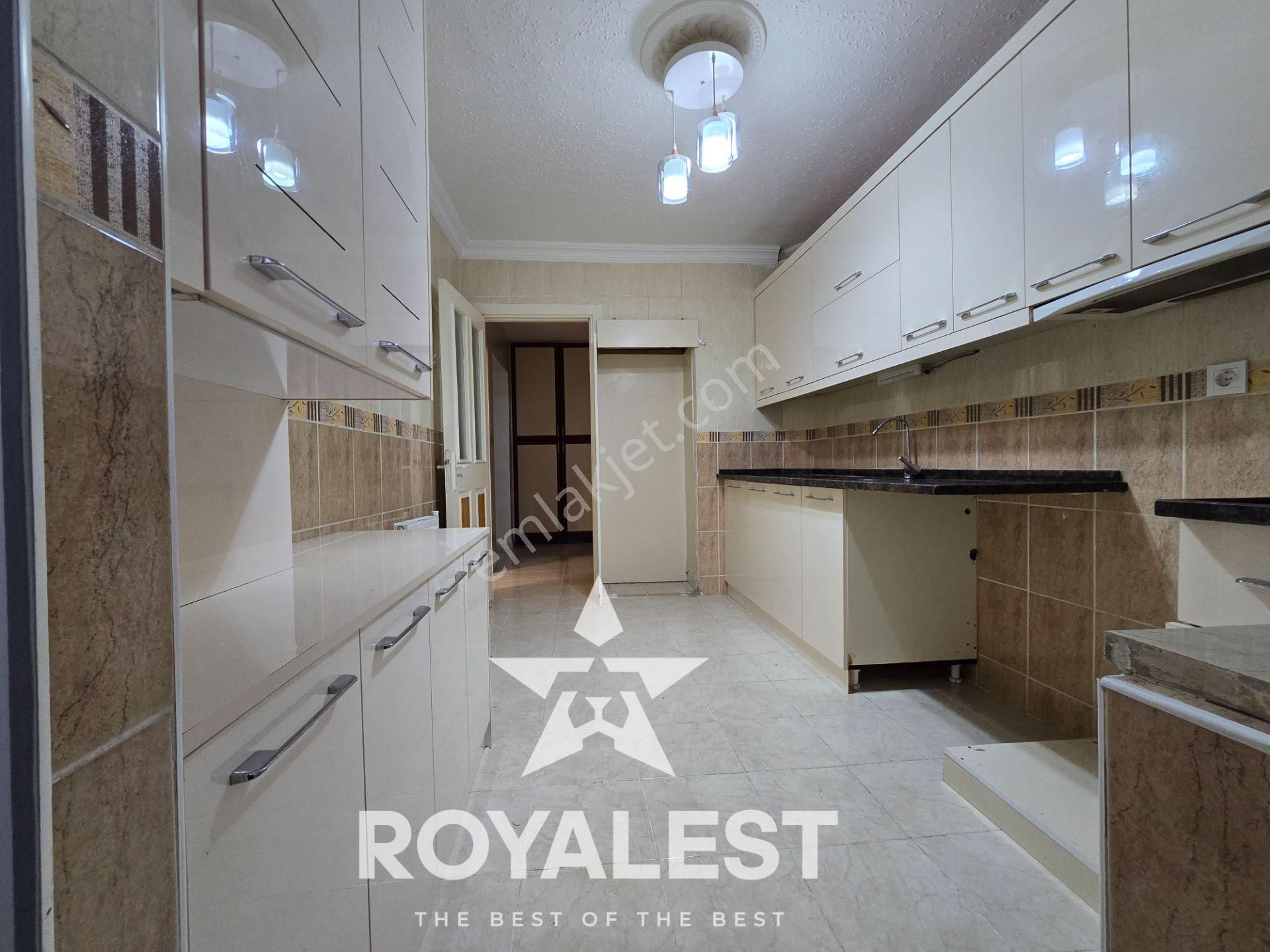 Royalest'ten Cadde Üstü Site İçi Önü Açık Temiz Ve Bakımlı 3+1