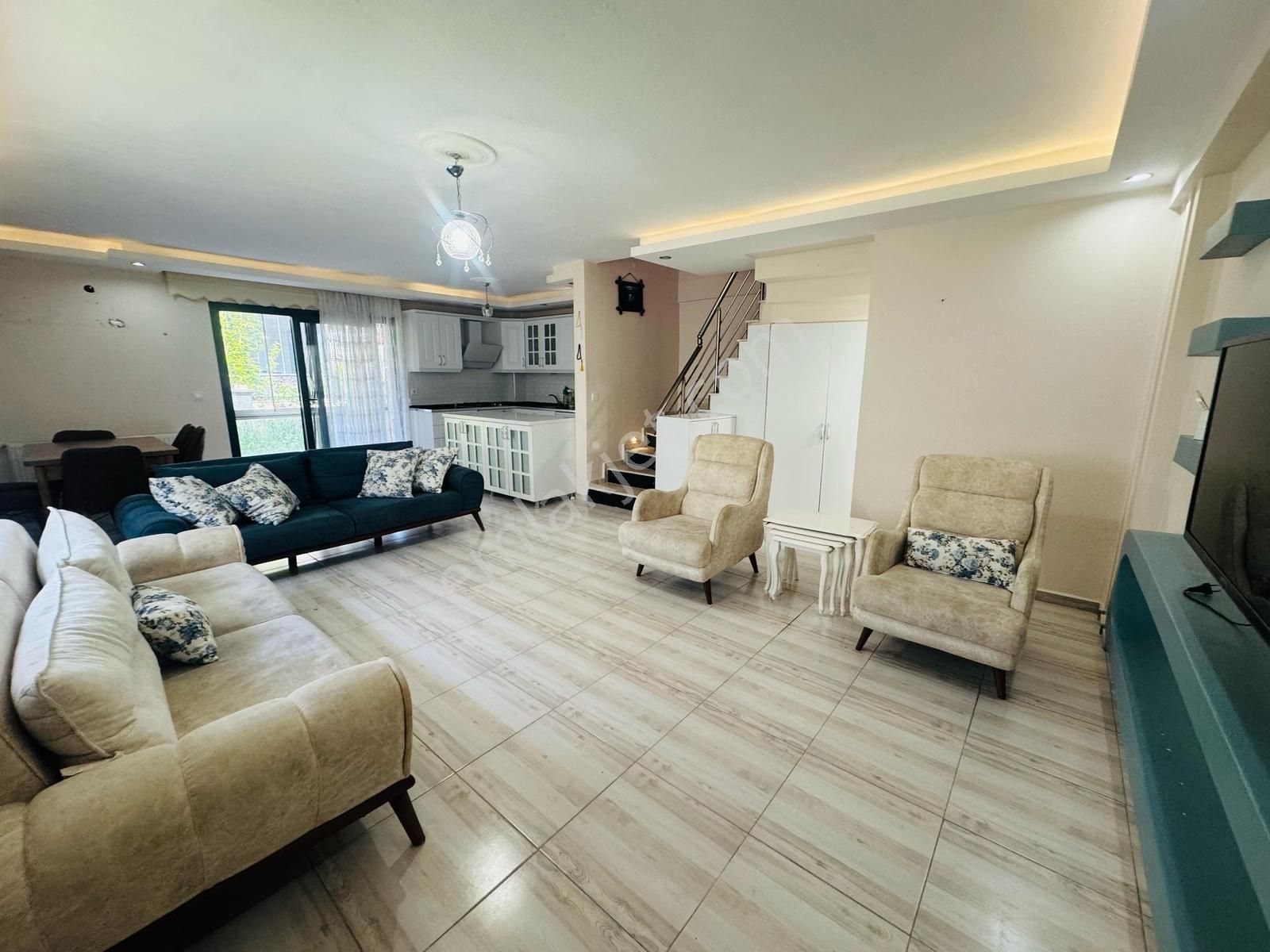 Foça Hacıveli Mahallesinde Satılık Bahçeli 3+1 Dubleks - Görsel 5