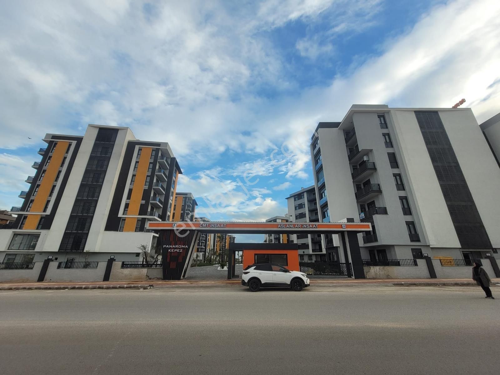 Fevzi Çakmak'ta 3+1 Lüx Havuzlu Site De Satılık Daire