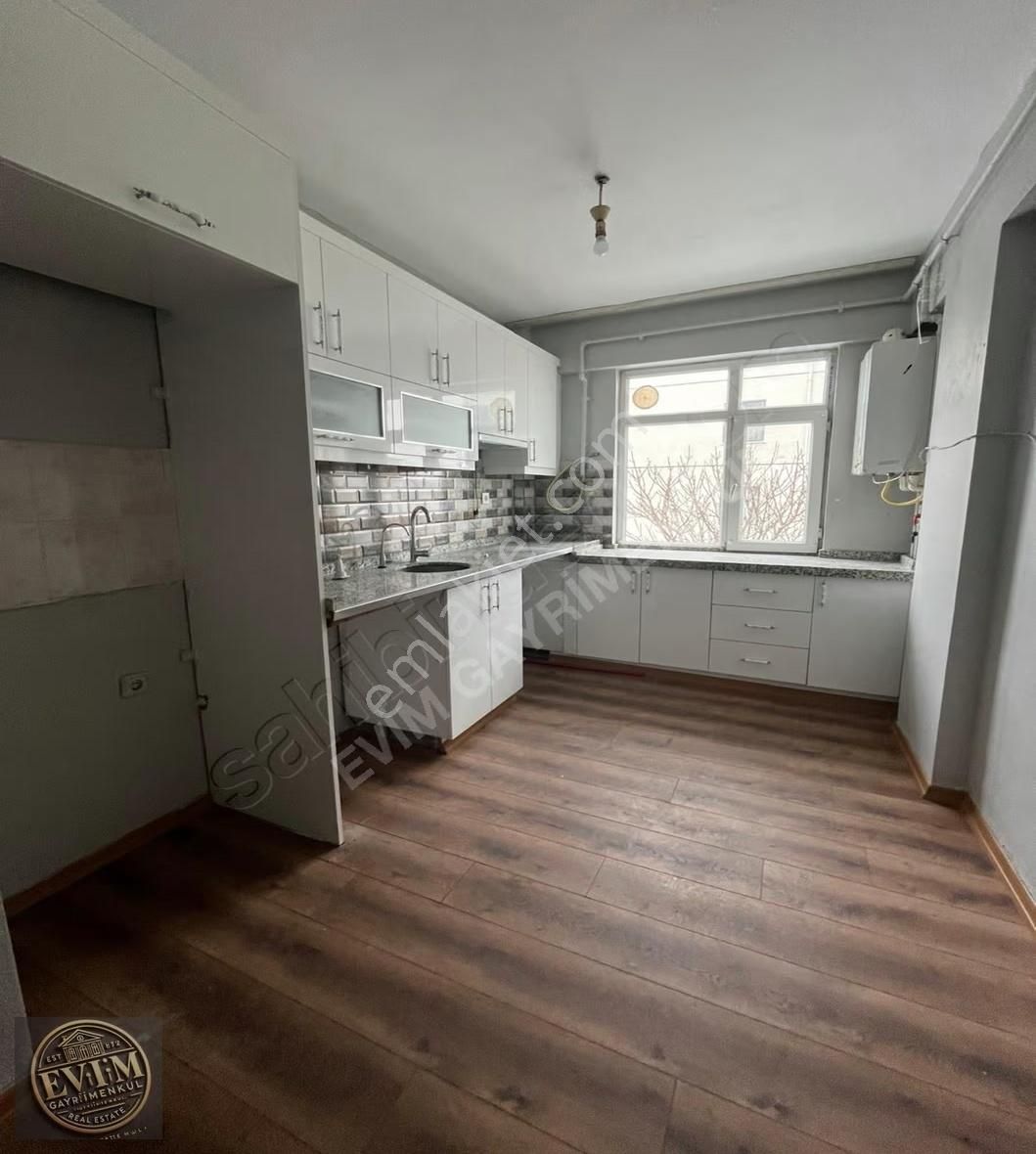 Evim'den İstasyon Mahallesi Cambalkon+kombili Kiralık 2+1 Daire