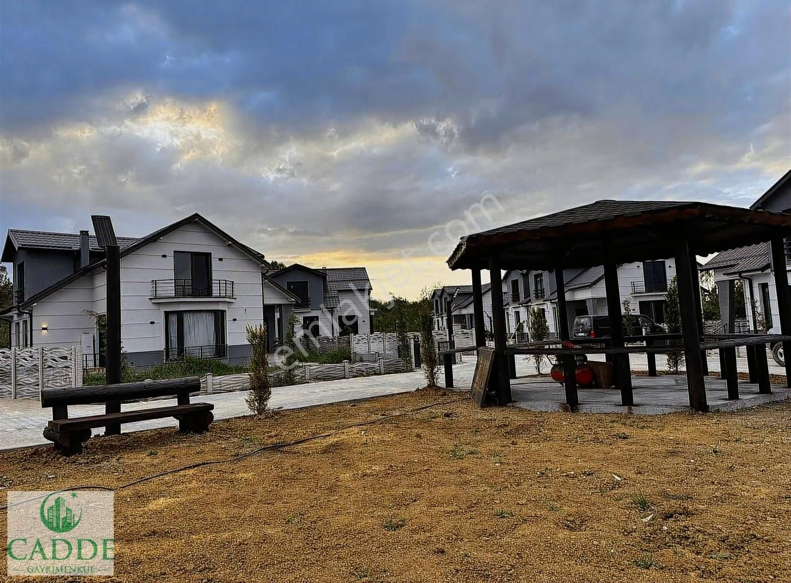 Akyazı Küçücek'te Site İçerisinde Müstakil Bahçeli Modern Villa - Görsel 21