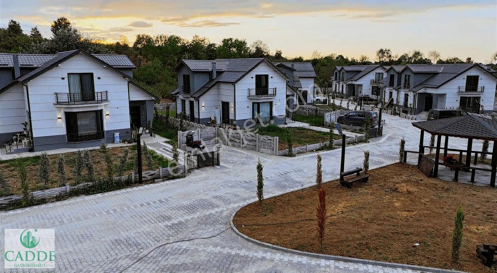 Akyazı Küçücek'te Site İçerisinde Müstakil Bahçeli Modern Villa - Görsel 12