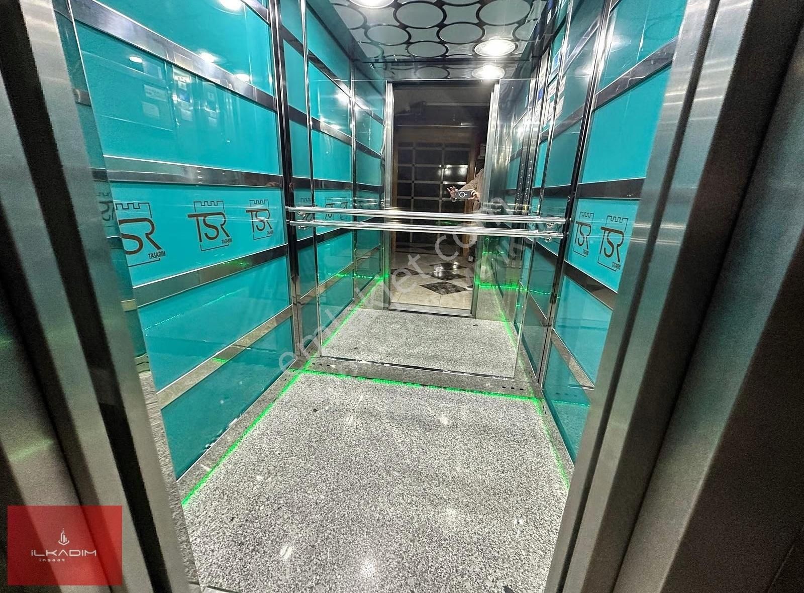 Sancaktepede Bulvar Üzerinde Şehir Manzaralı Yapılı 4+1 Dubleks