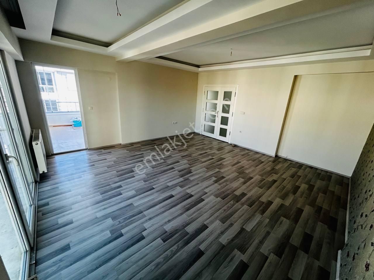 Tarmvay Durağına 50 M Mesafede Anayola Sahile Yakın Satılık Daire - Görsel 9