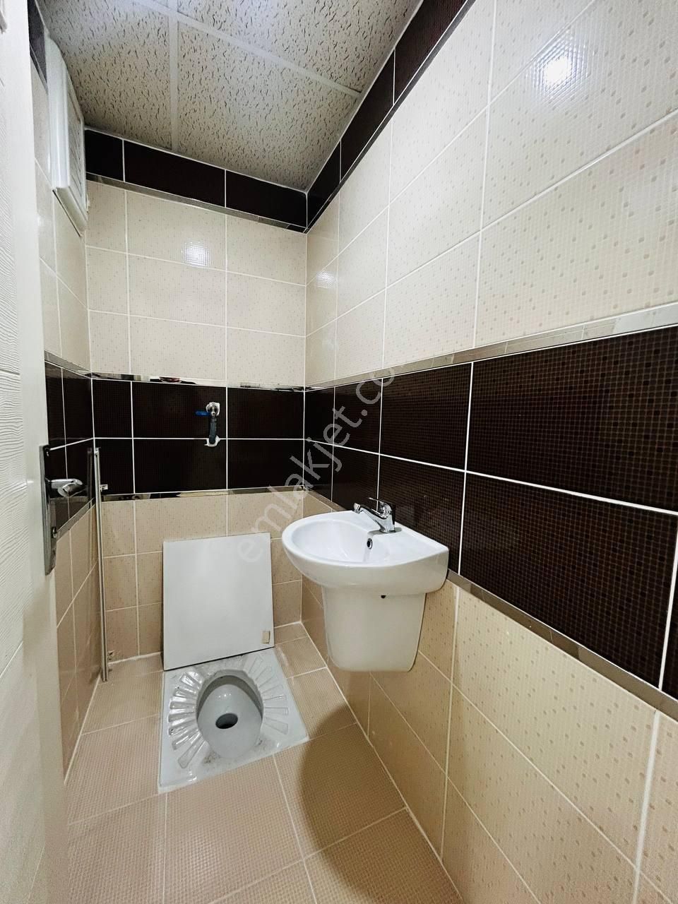 Tarmvay Durağına 50 M Mesafede Anayola Sahile Yakın Satılık Daire - Görsel 14