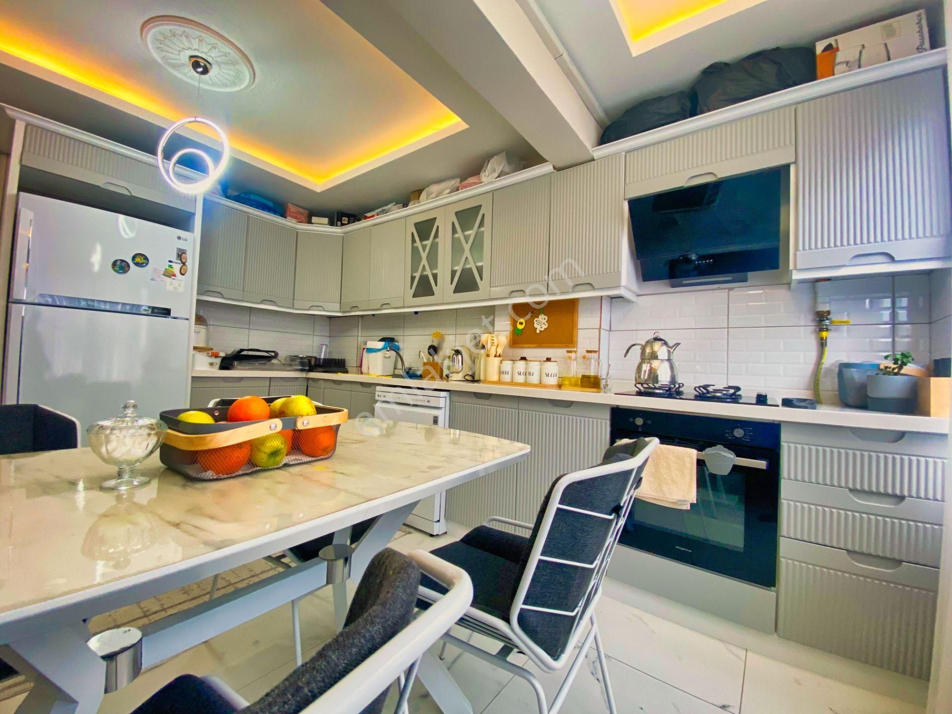 Aktiften Akçay'ın En Prestijli Lokasyonunda Tek Yetkili Olduğumuz Masrafsız Ayrı Mutfak 3+1daire