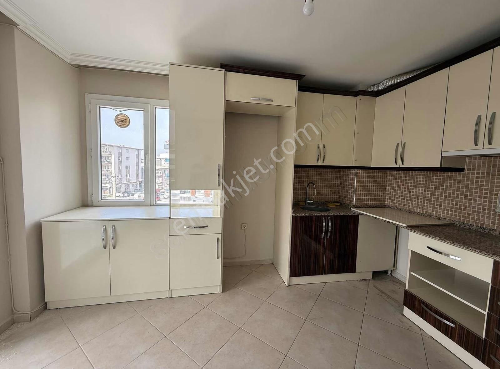 Bornova Yeşilova Mah 3+1 Kapalı Mutfak Kiralık Daire - Görsel 7