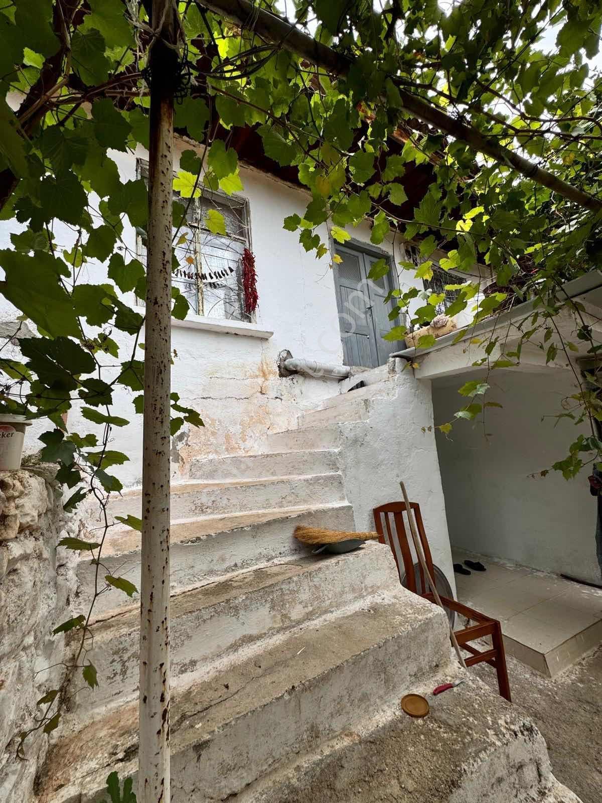 Muğla Menteşe Yeşilyurt Mah. Satılık Orijinal Taş Ev Ve Arsası