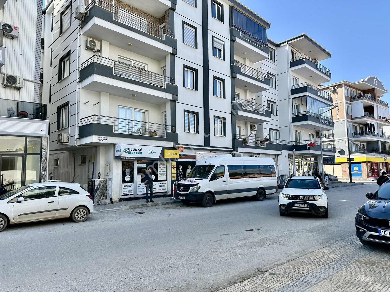 Altınova Merkezde Belediye Karşısı Büyük 3+1 Fırsat Daire - Görsel 10