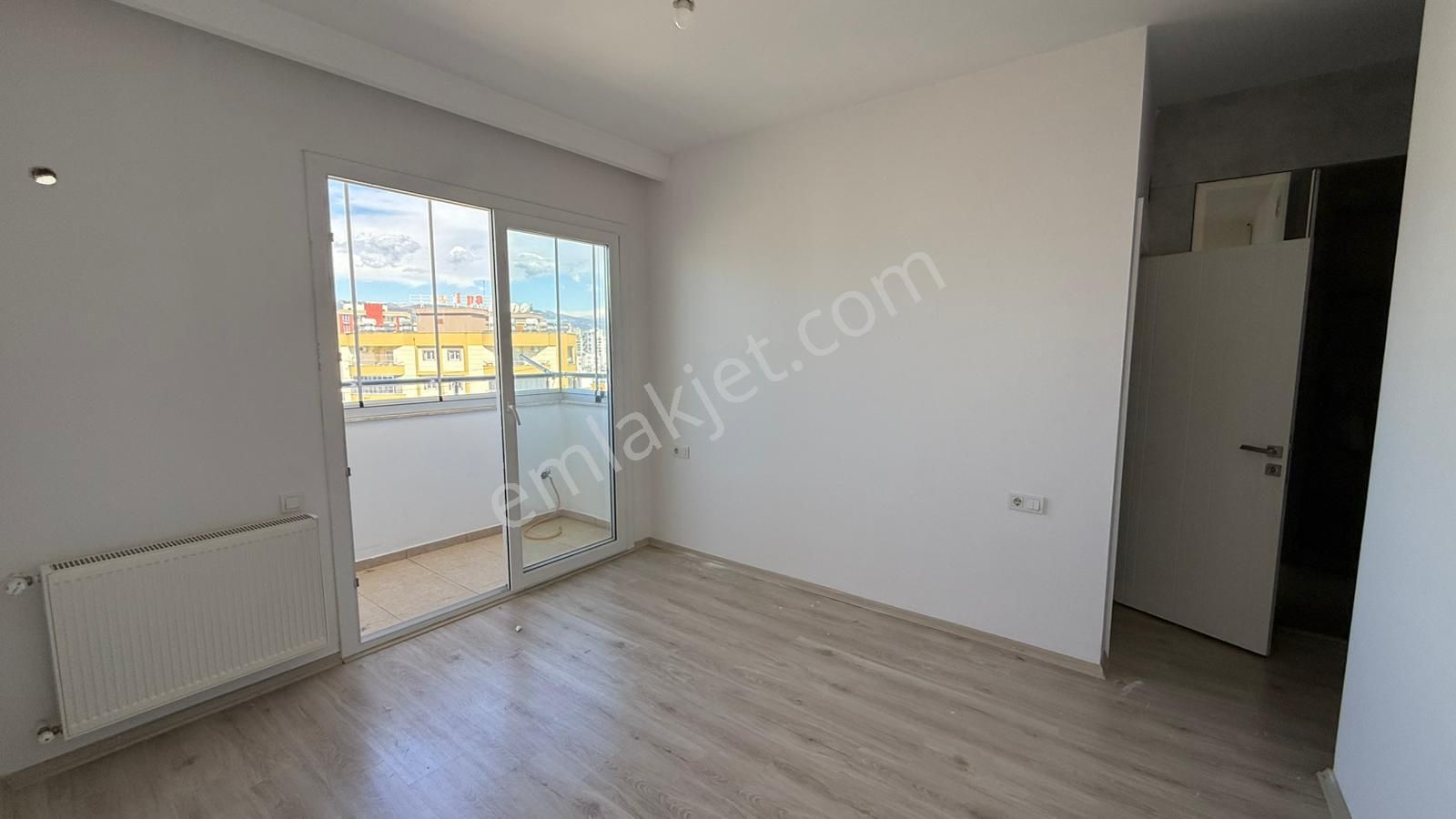 Üniversite Caddesinde Lüks Site İçinde 3+1 Kiralık Daire - Görsel 2