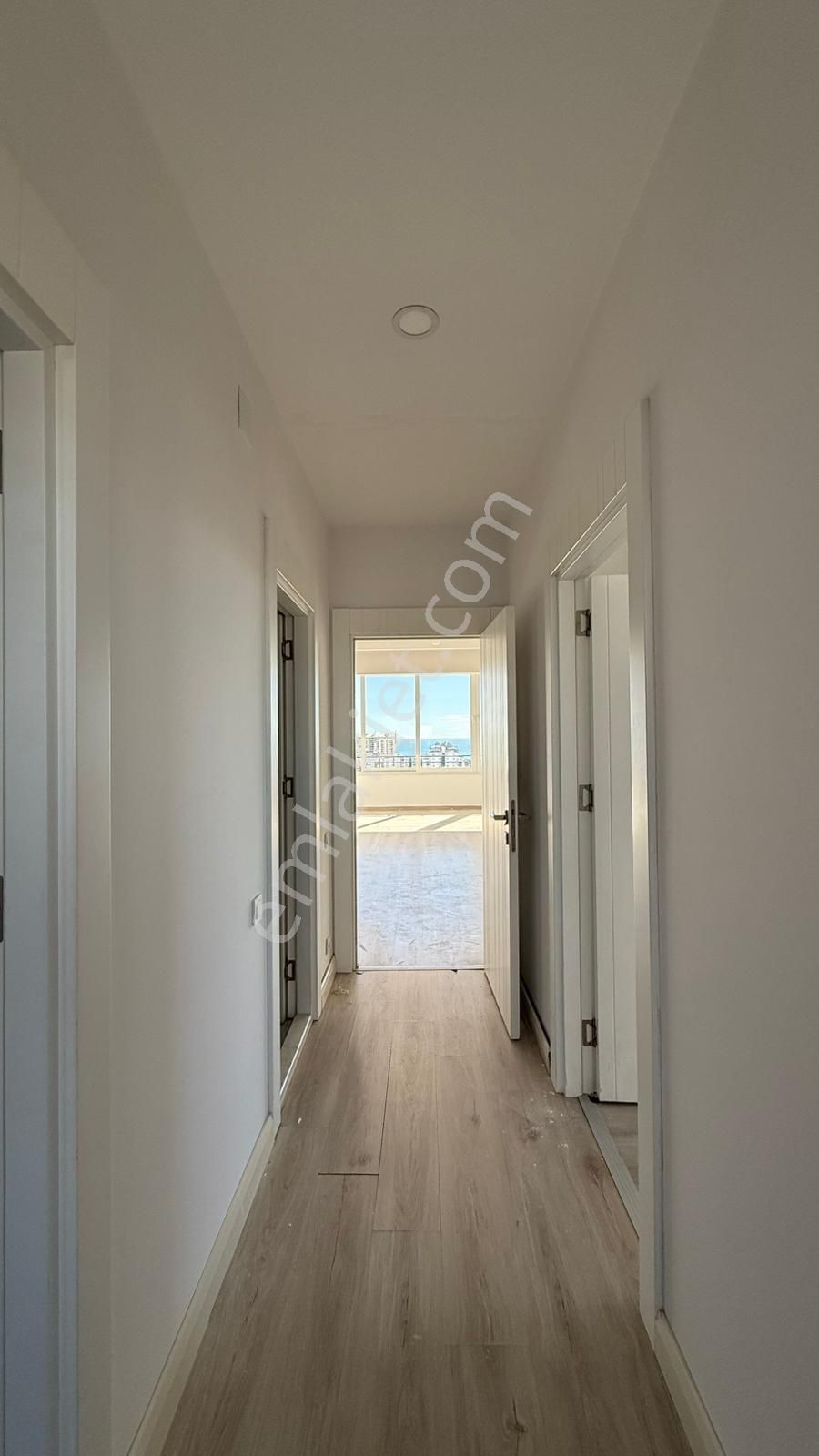 Üniversite Caddesinde Lüks Site İçinde 3+1 Kiralık Daire - Görsel 3