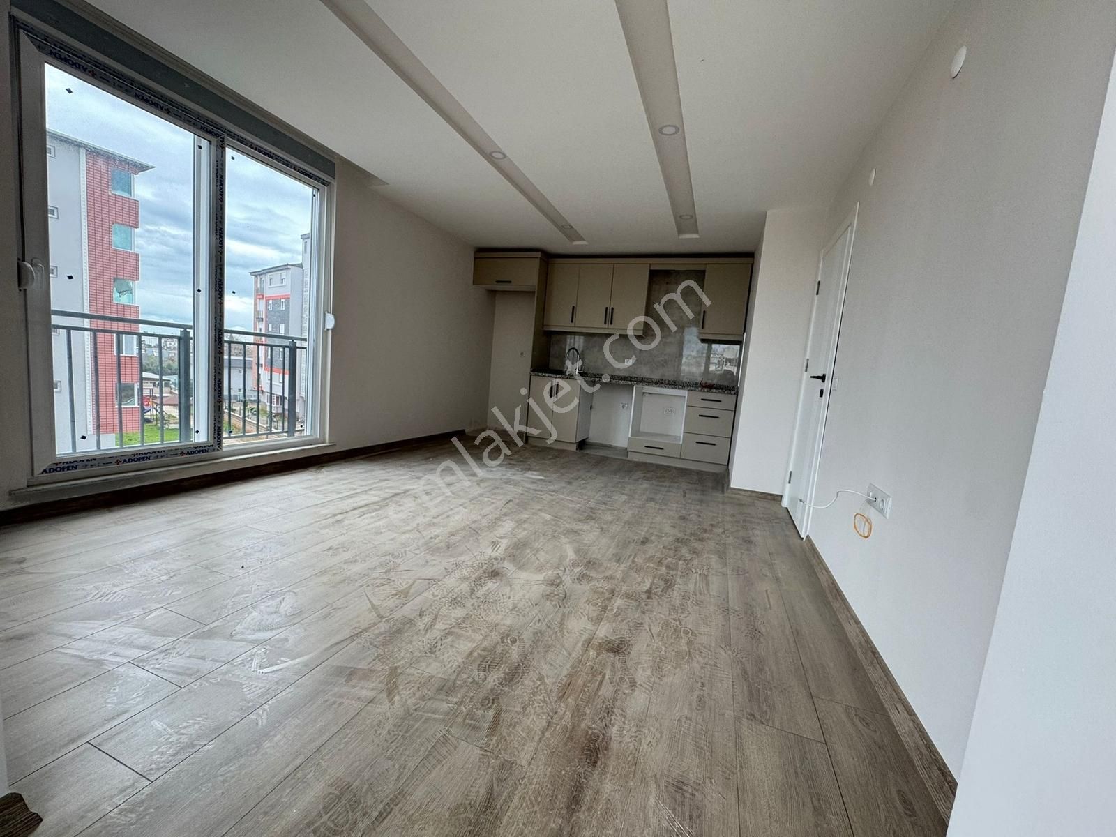 Satılık Gazi Mh 2+1 Ara Kat Havuzlu Site İçerinde Asansörlü