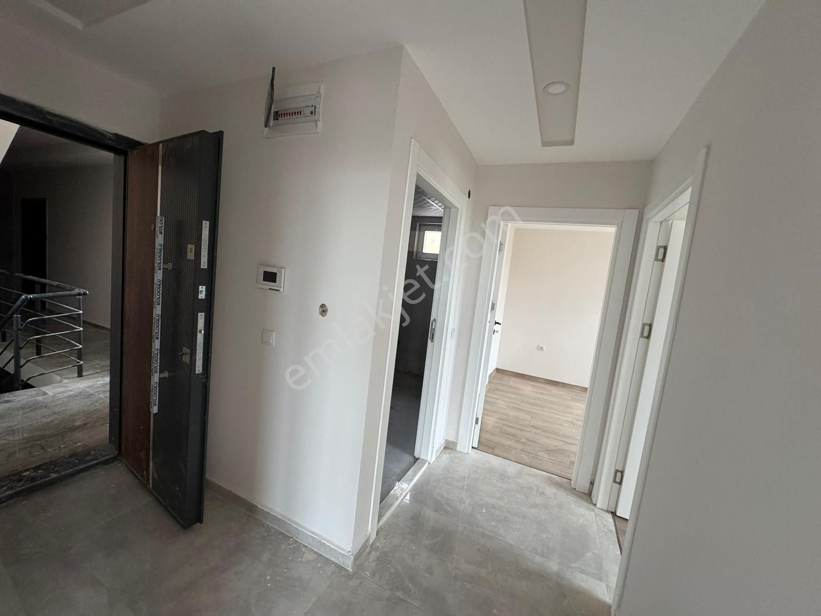 Satılık Gazi Mh 2+1 Ara Kat Havuzlu Site İçerinde Asansörlü - Görsel 2