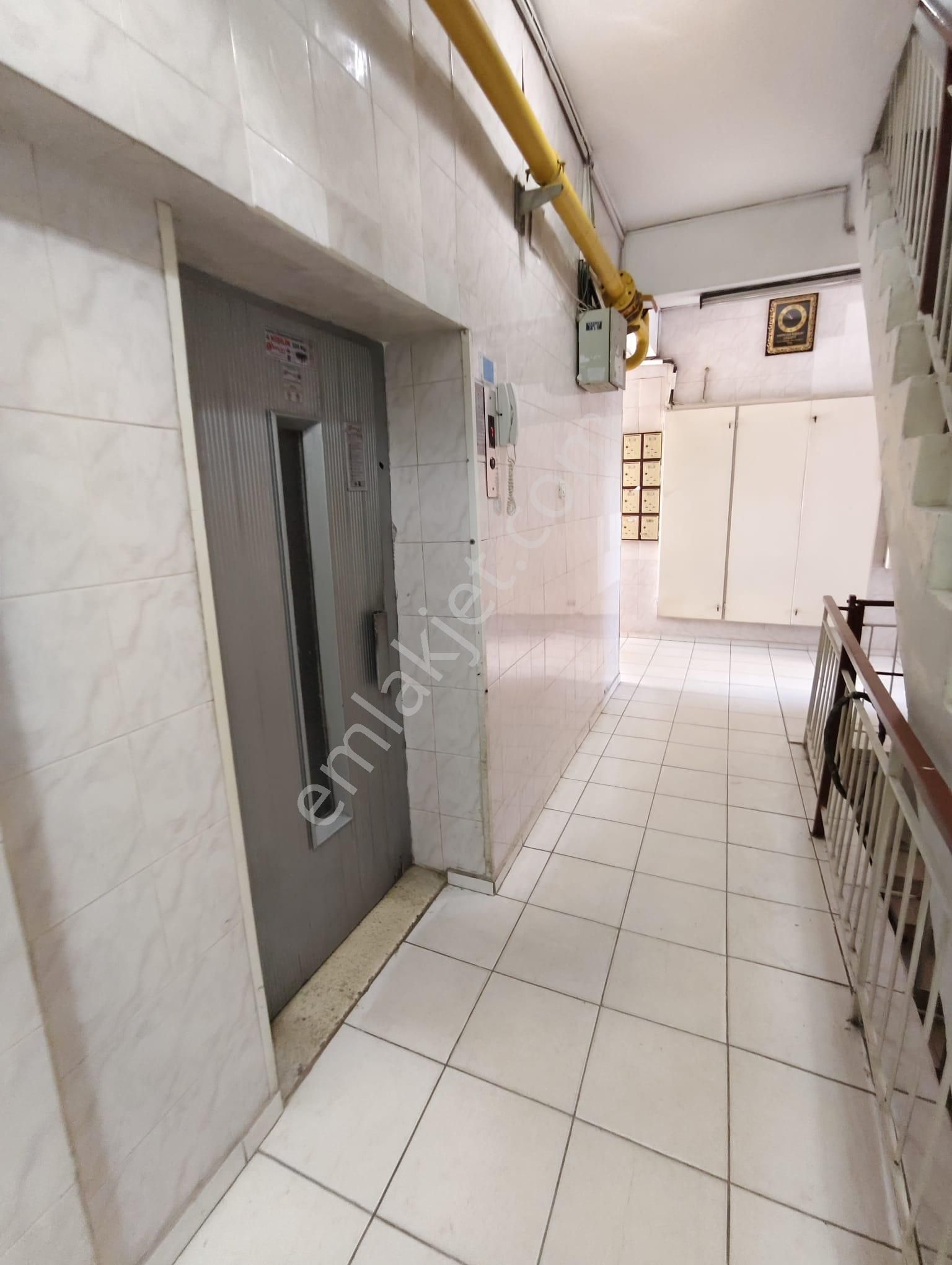 Bayraklı Mansuroğlu Mahallesinde Tadilatlı 2+1 Kiralık Daire - Görsel 13