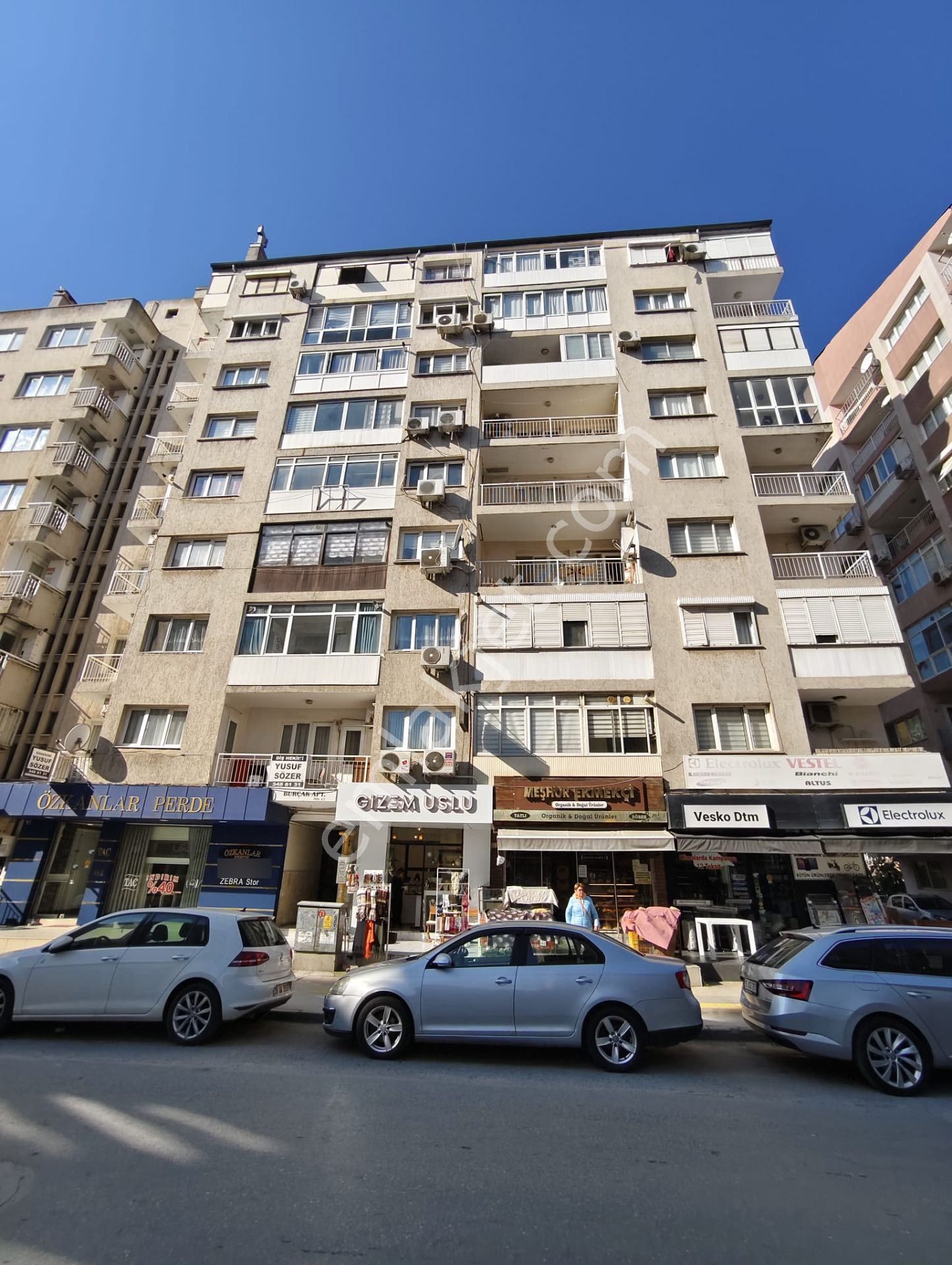 Bayraklı Mansuroğlu Mahallesinde Tadilatlı 2+1 Kiralık Daire