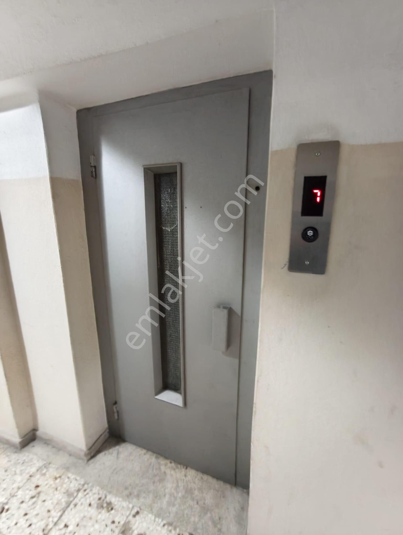 Bayraklı Mansuroğlu Mahallesinde Tadilatlı 2+1 Kiralık Daire - Görsel 24