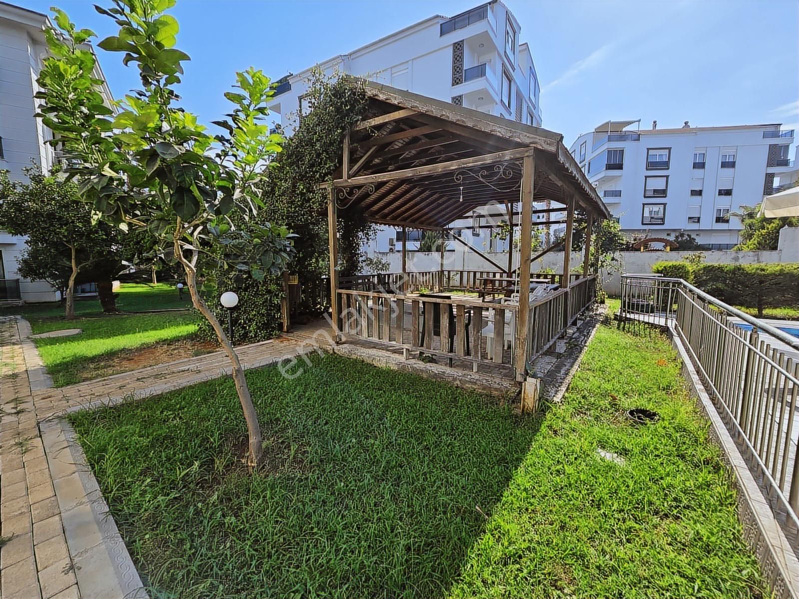 Konyaaltı Havuzlu Site İçerisinde 160m2 3+1 Giriş Katı Daire - Görsel 35