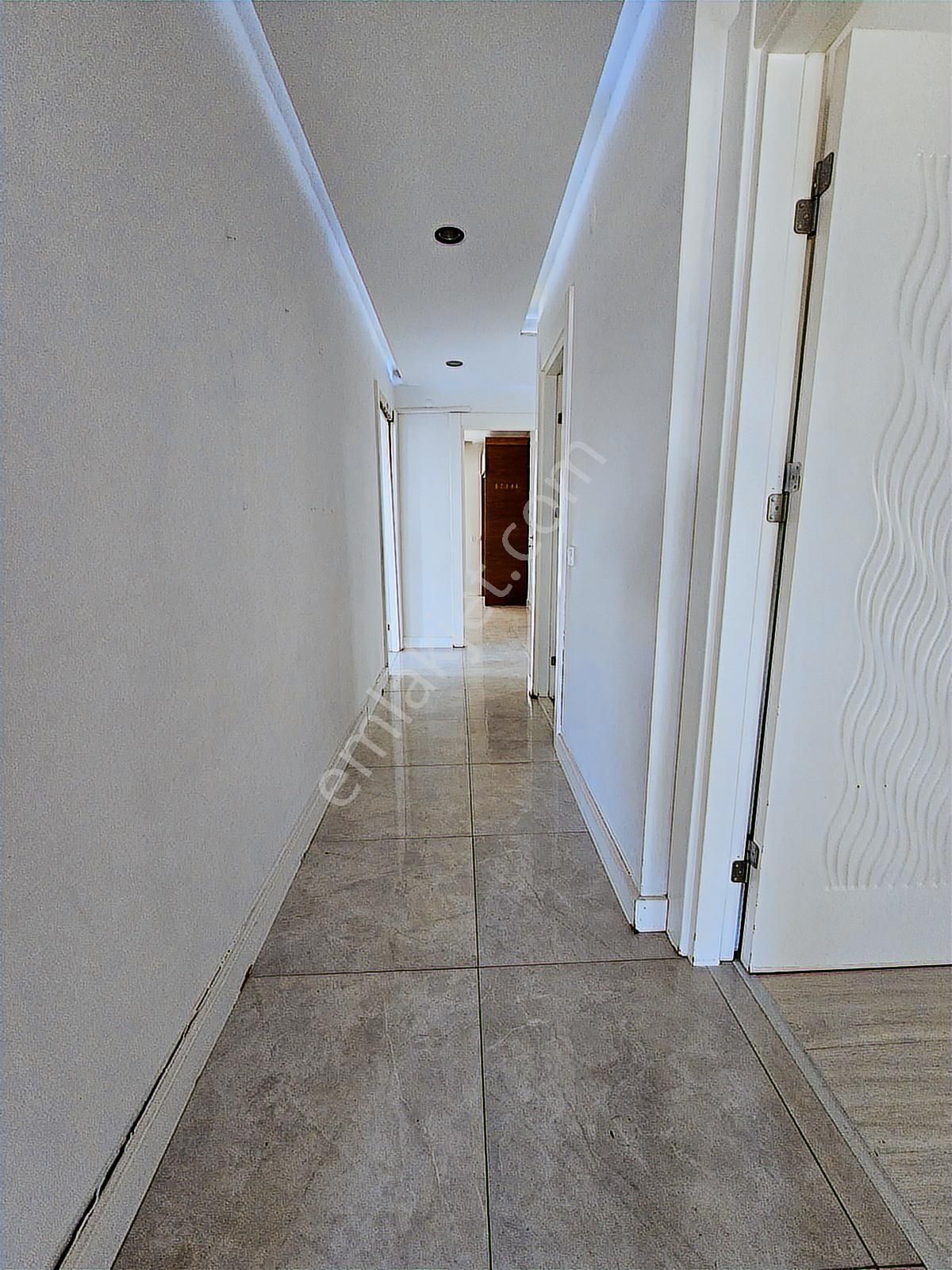 Konyaaltı Havuzlu Site İçerisinde 160m2 3+1 Giriş Katı Daire - Görsel 3